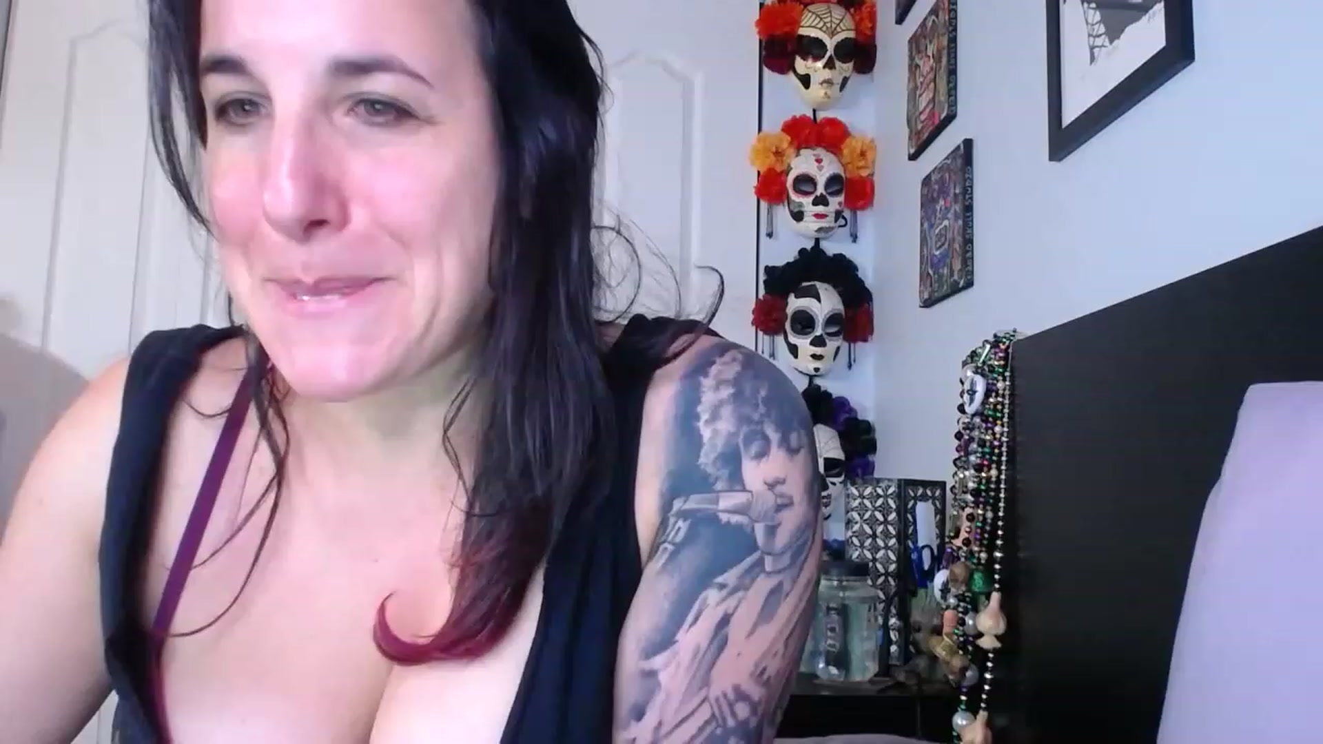 Gallery image thumbnail from abustybabe's myfreecams stream on, 05/09/2023, 21:43 image 3 of 20