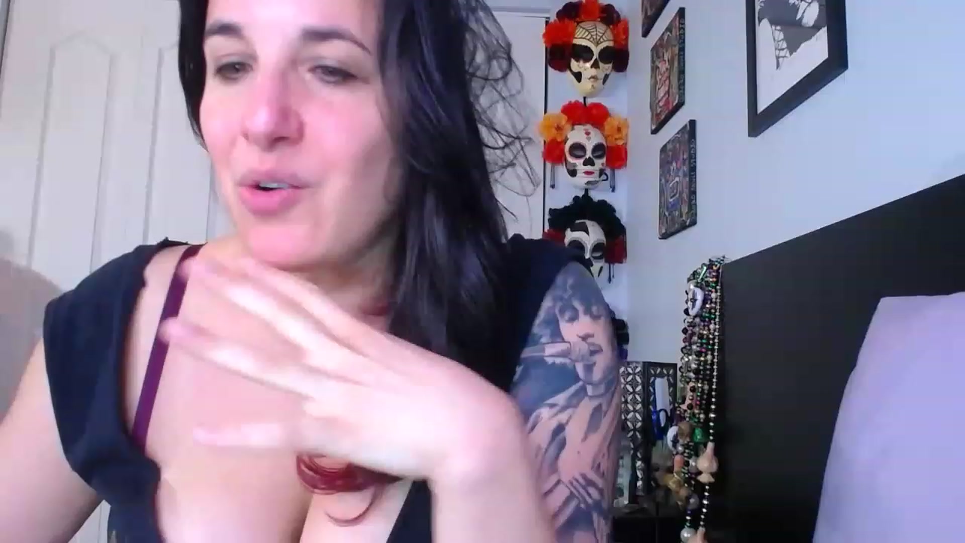 Gallery image thumbnail from abustybabe's myfreecams stream on, 05/09/2023, 21:43 image 8 of 20