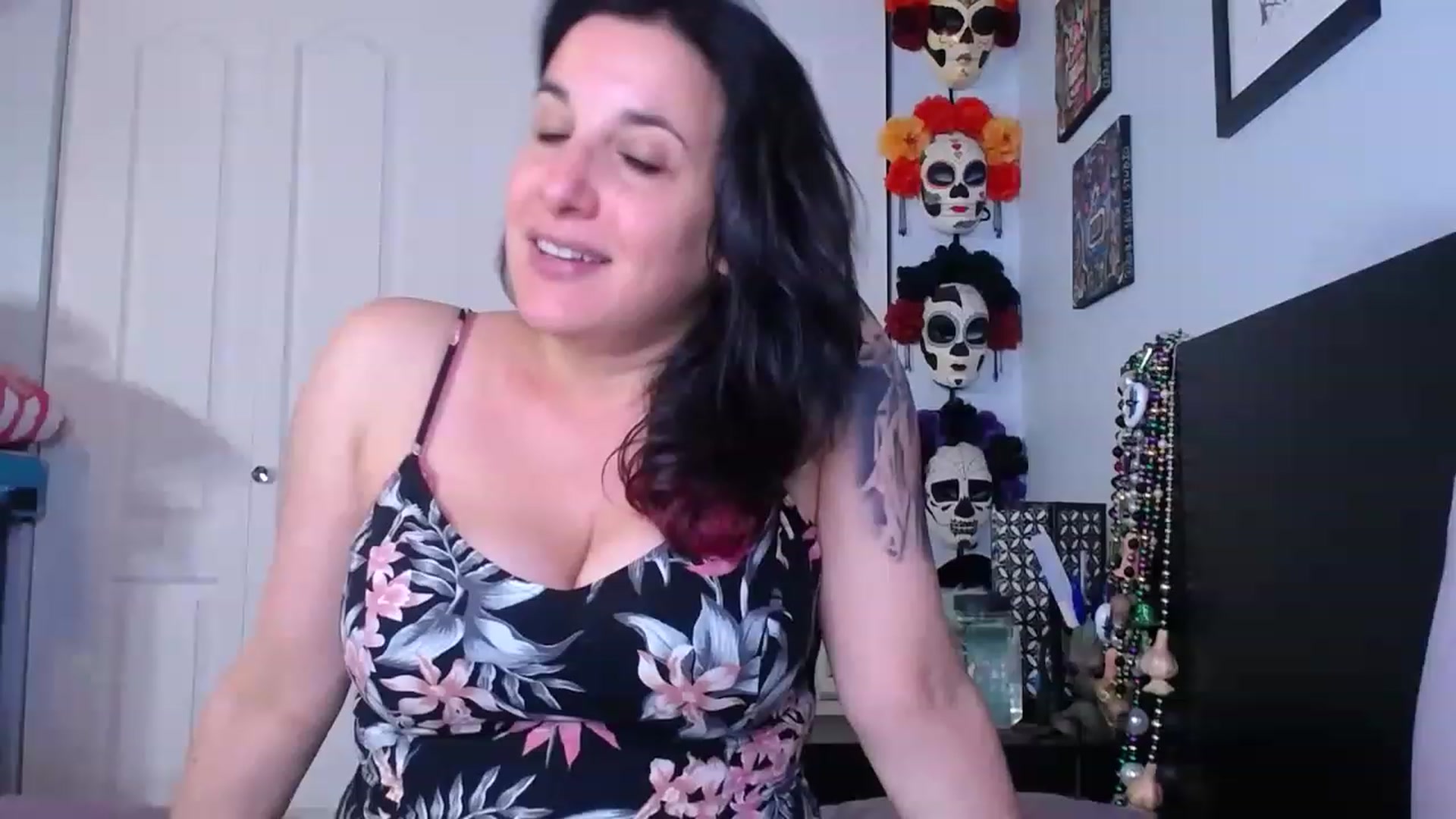 Gallery image thumbnail from abustybabe's myfreecams stream on, 05/11/2023, 20:29 image 2 of 20