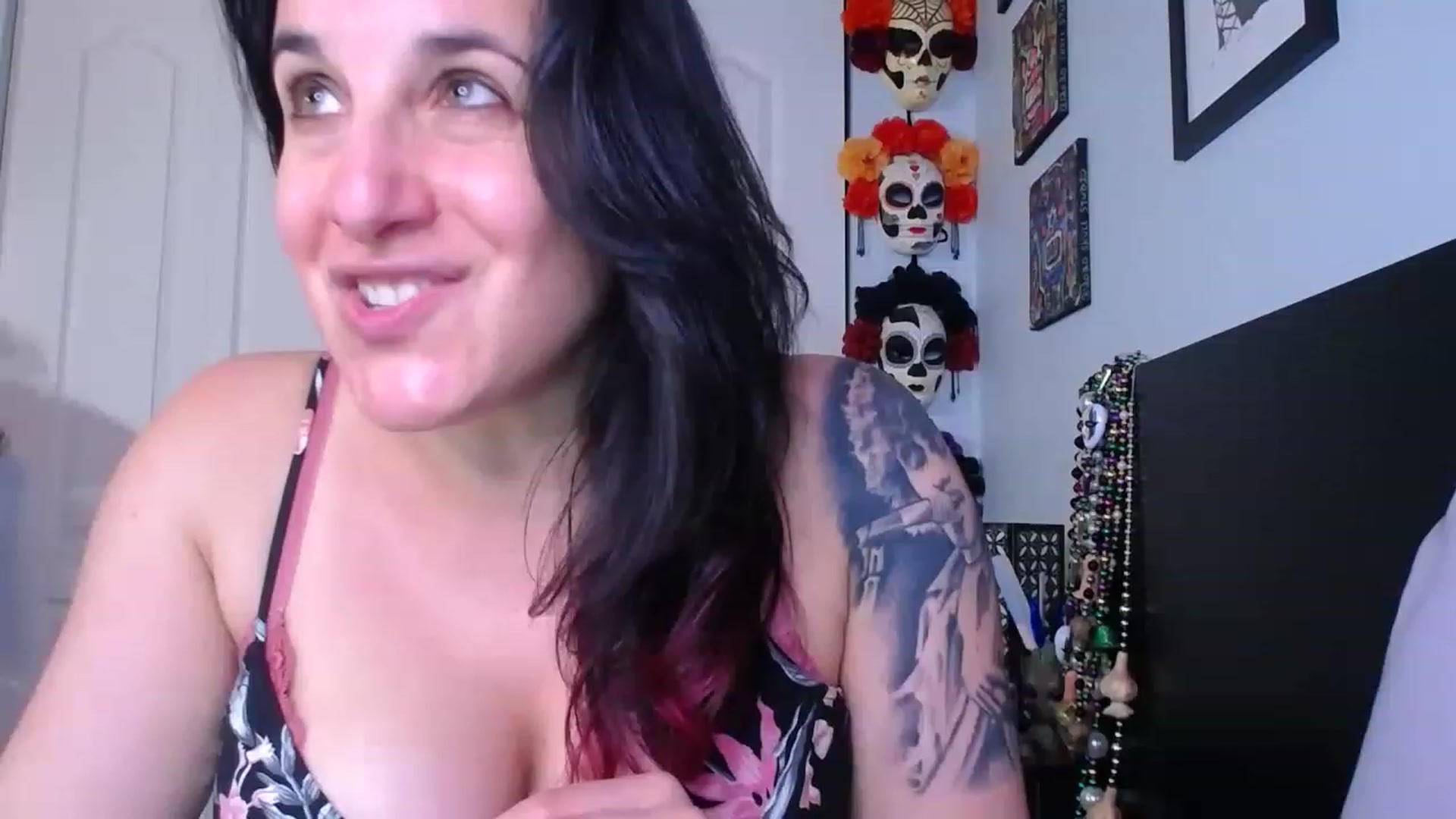 Gallery image thumbnail from abustybabe's myfreecams stream on, 05/11/2023, 22:13 image 1 of 20
