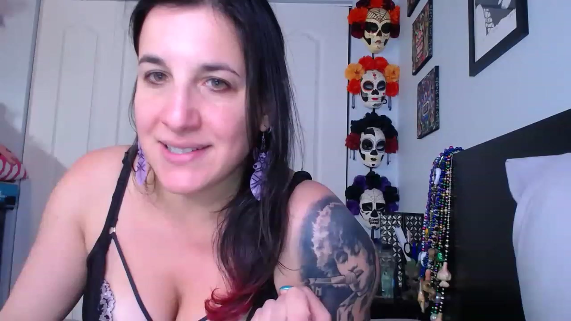 Gallery image thumbnail from abustybabe's myfreecams stream on, 05/25/2023, 20:13 image 17 of 20