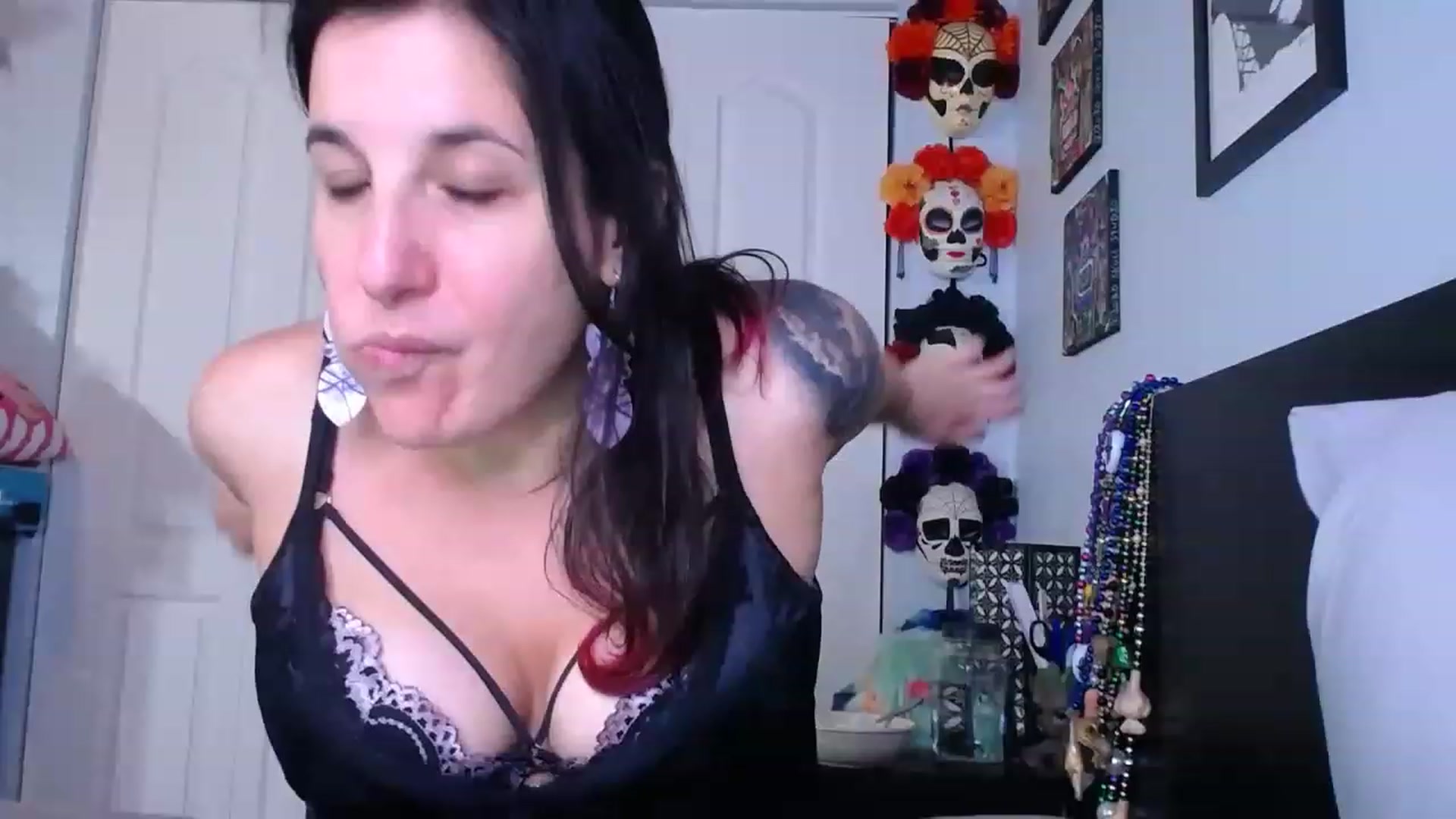 Gallery image thumbnail from abustybabe's myfreecams stream on, 05/25/2023, 20:13 image 18 of 20