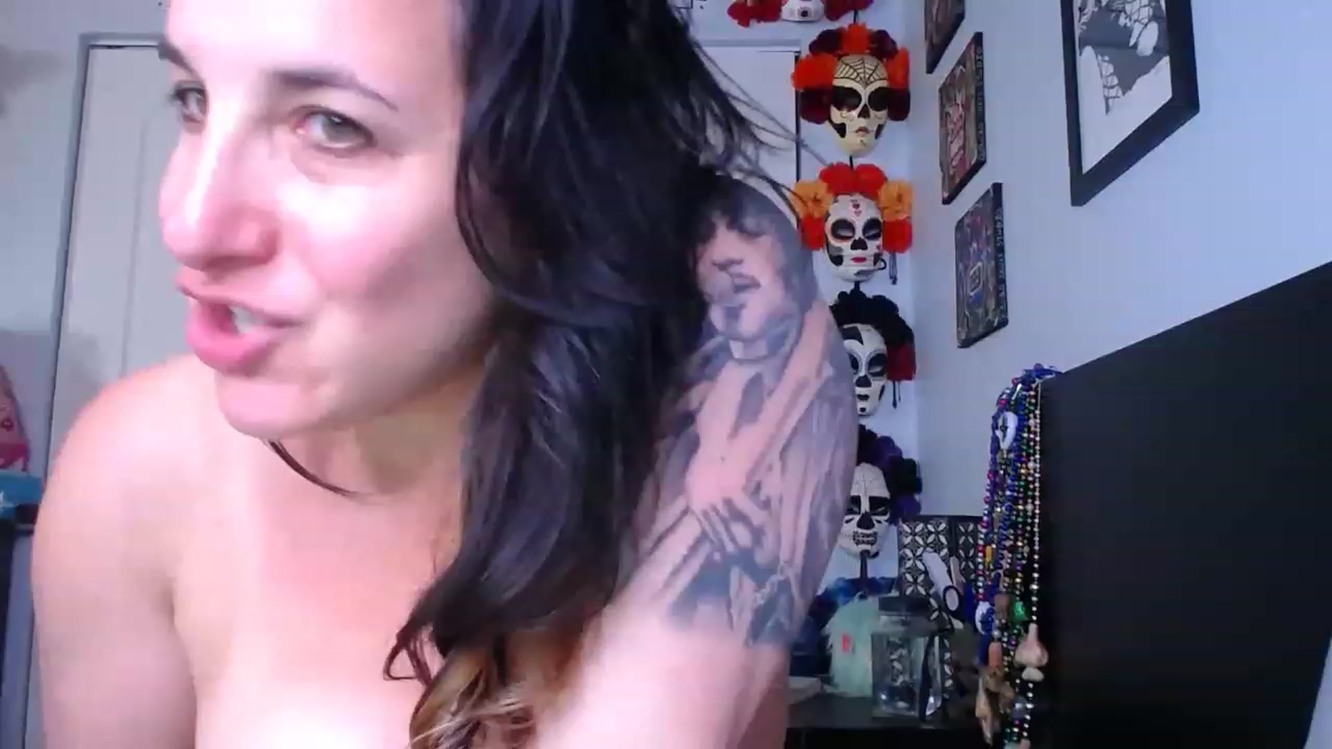 Gallery image thumbnail from abustybabe's myfreecams stream on, 05/31/2023, 21:03 image 17 of 20