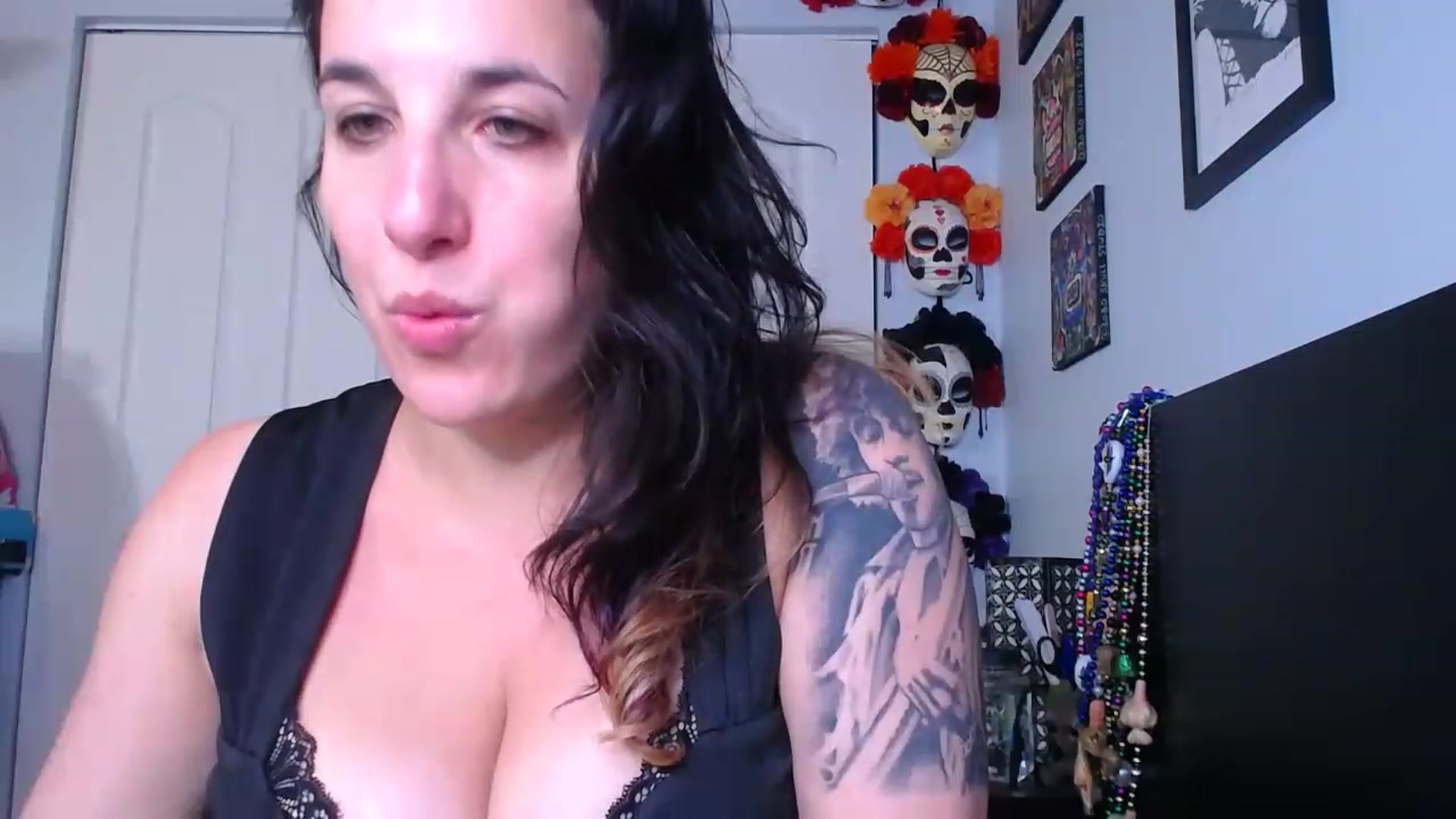 Gallery image thumbnail from abustybabe's myfreecams stream on, 05/31/2023, 21:03 image 10 of 20