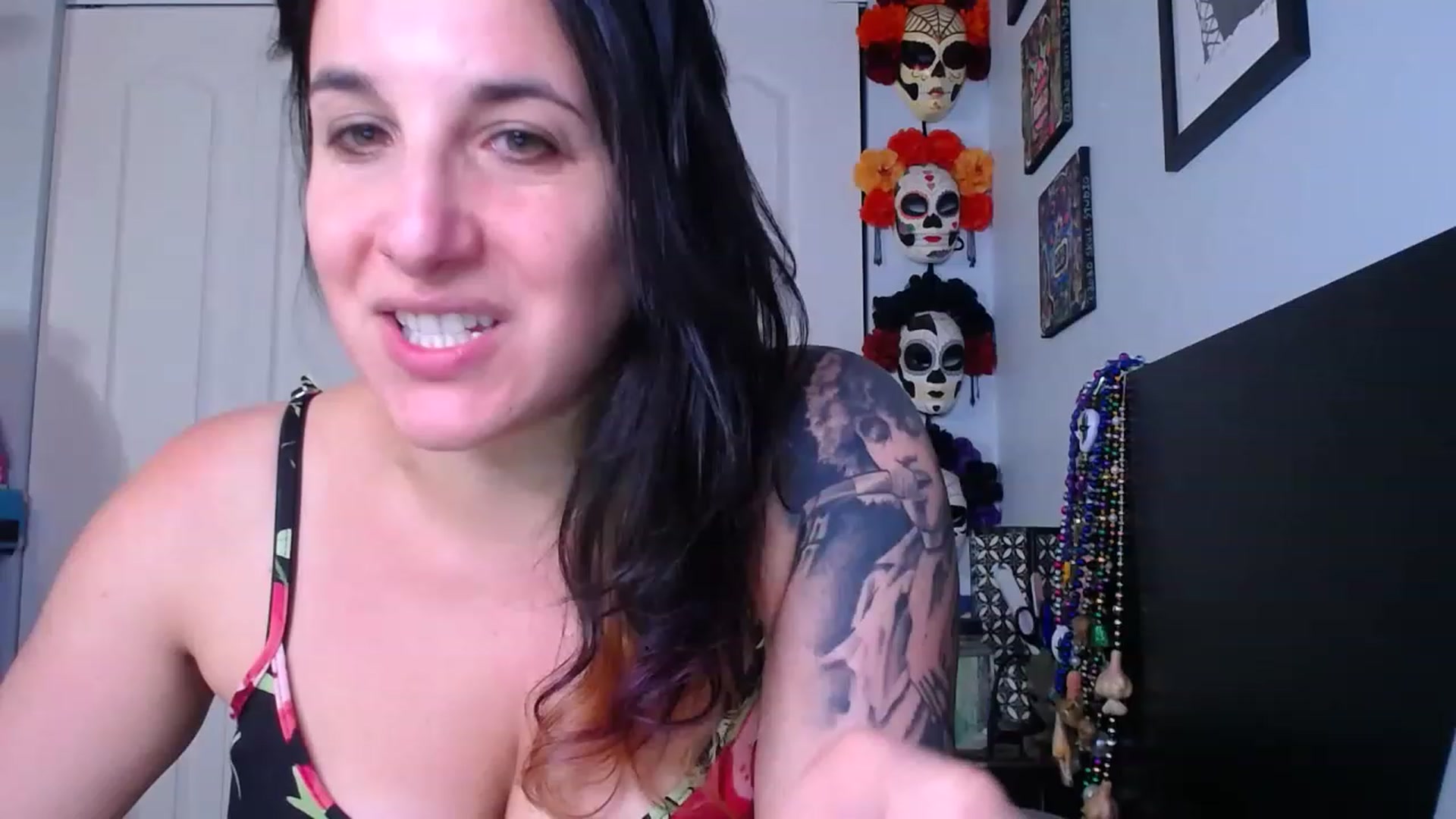 Gallery image thumbnail from abustybabe's myfreecams stream on, 06/01/2023, 21:22 image 8 of 20