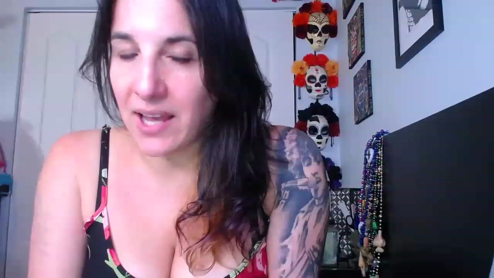 Gallery image thumbnail from abustybabe's myfreecams stream on, 06/01/2023, 21:22 image 3 of 20