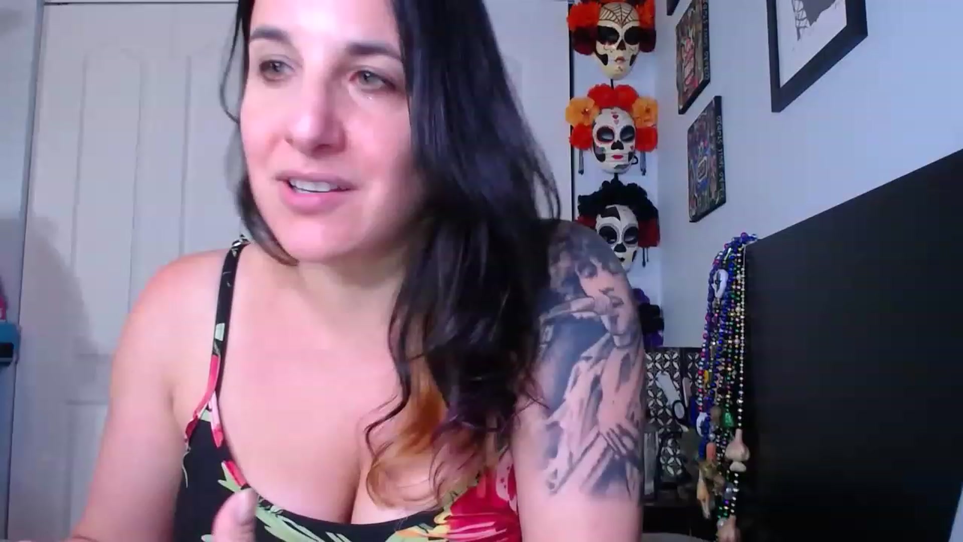Gallery image thumbnail from abustybabe's myfreecams stream on, 06/01/2023, 21:22 image 6 of 20
