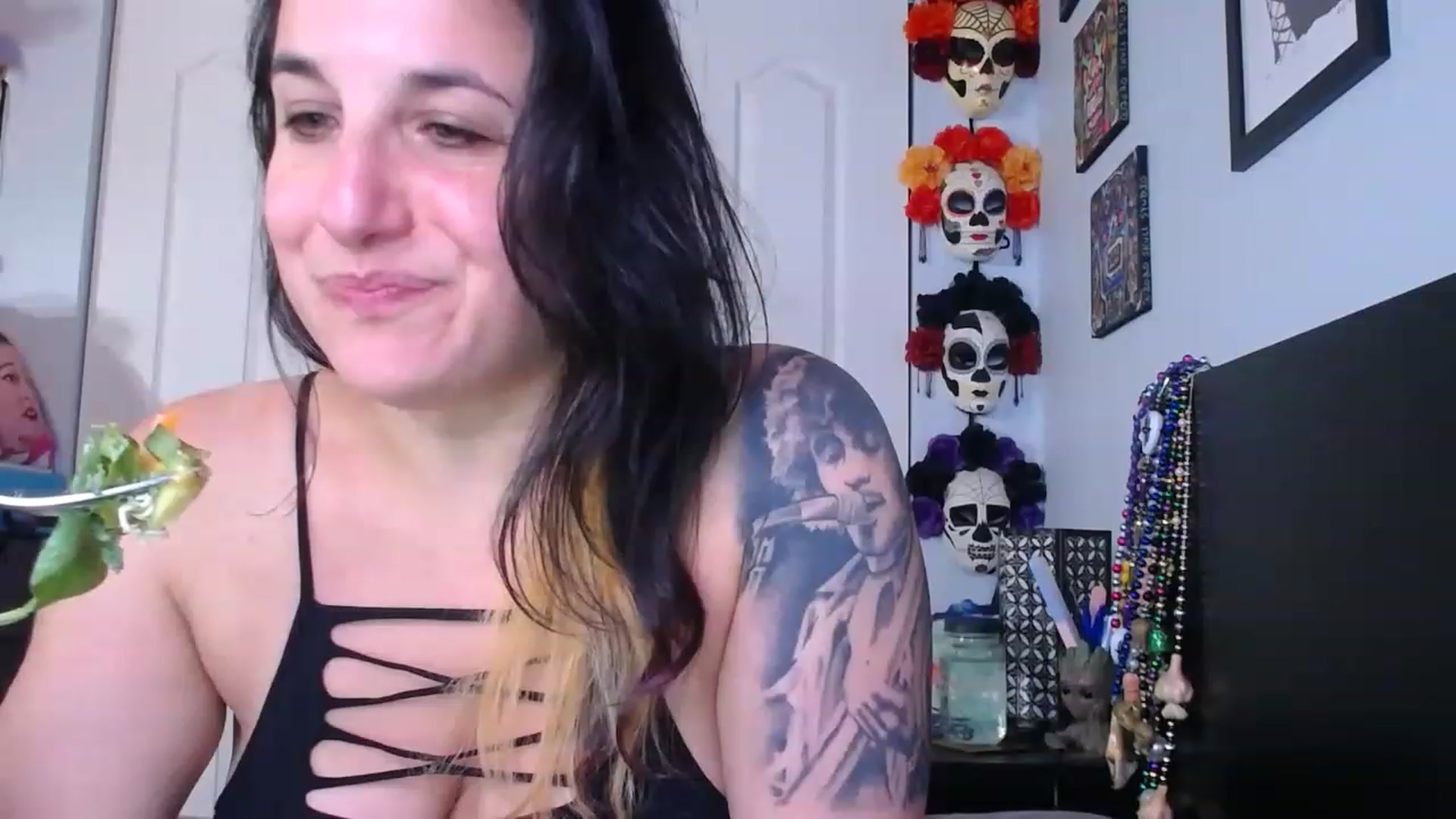 Gallery image thumbnail from abustybabe's myfreecams stream on, 06/05/2023, 20:39 image 2 of 20