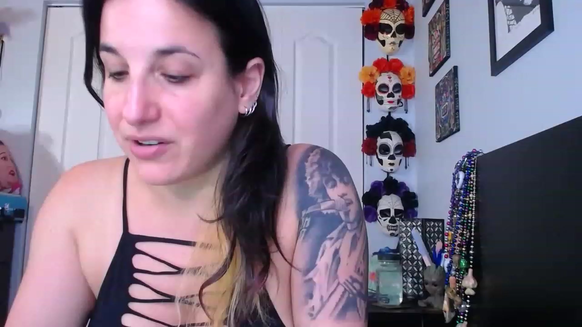 Gallery image thumbnail from abustybabe's myfreecams stream on, 06/05/2023, 20:39 image 7 of 20