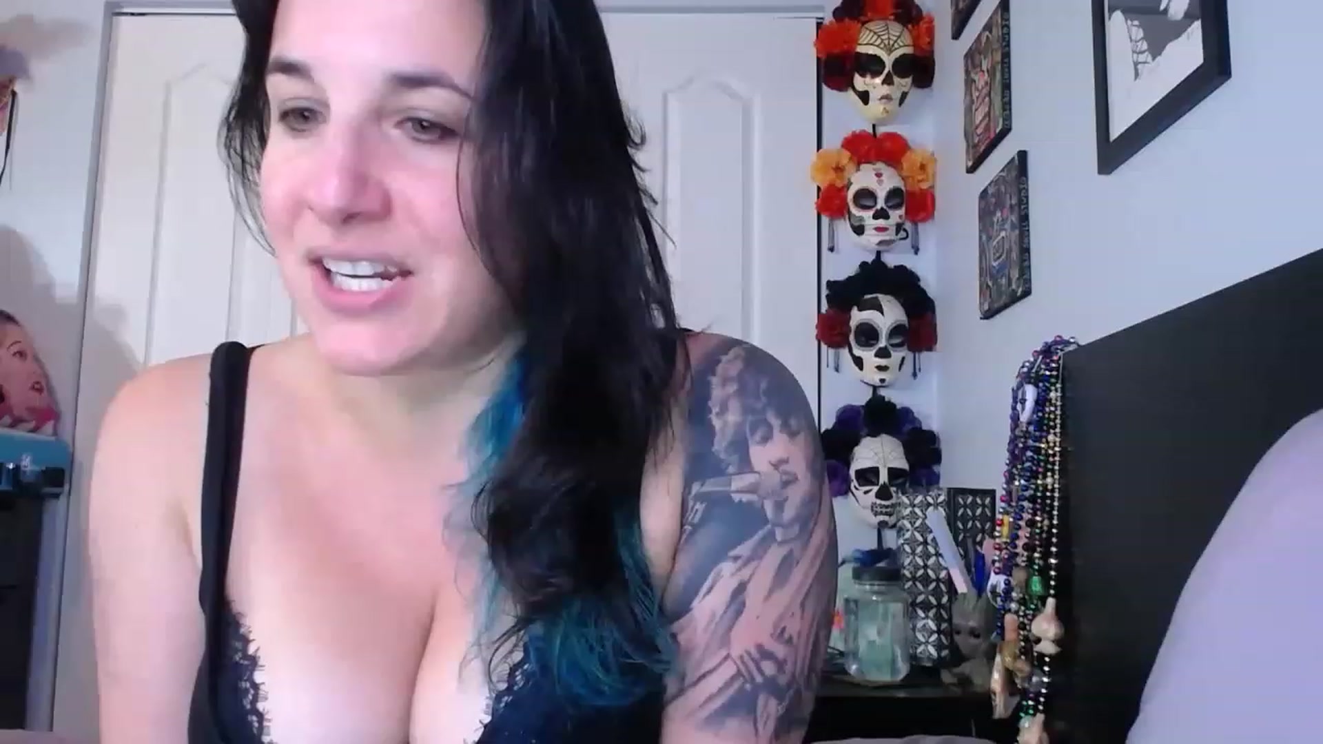 Gallery image thumbnail from abustybabe's myfreecams stream on, 06/06/2023, 20:34 image 2 of 20