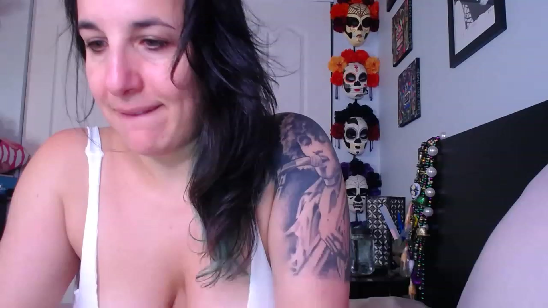 Gallery image thumbnail from abustybabe's myfreecams stream on, 06/12/2023, 18:40 image 6 of 20