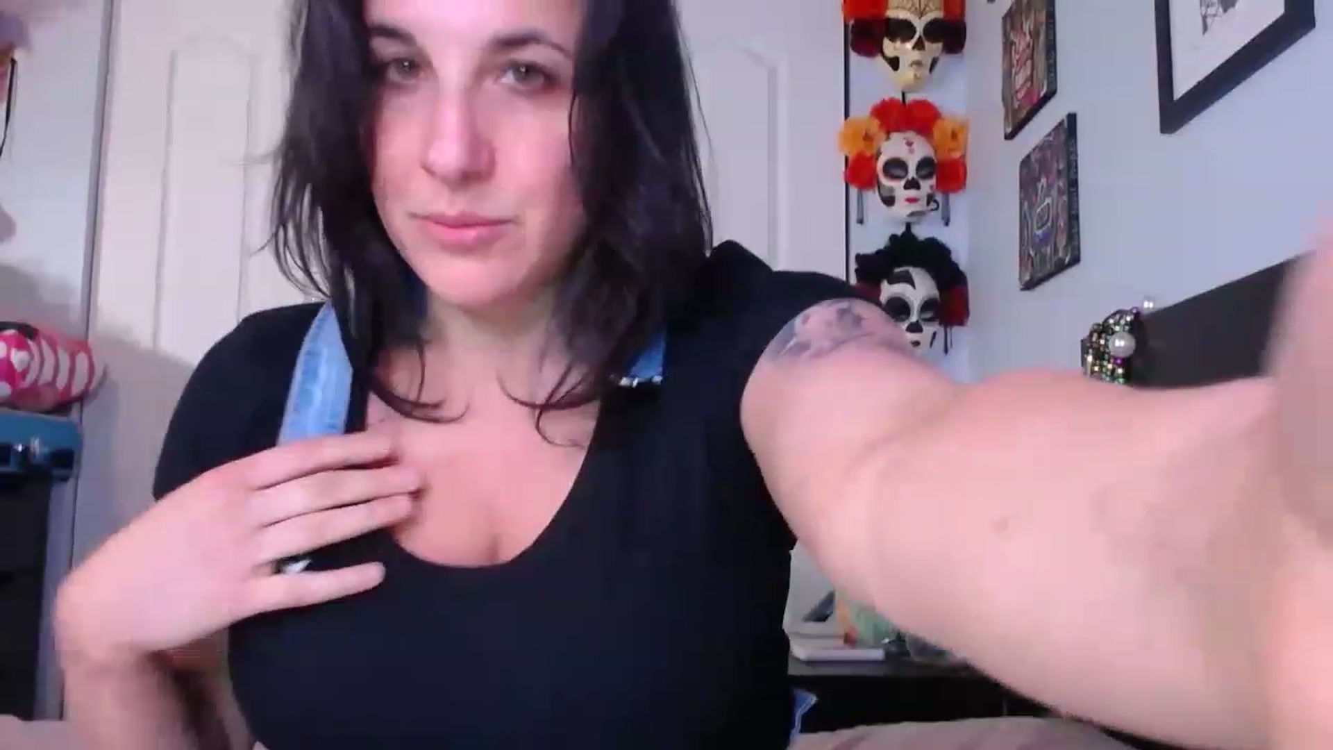 Gallery image thumbnail from abustybabe's myfreecams stream on, 06/13/2023, 21:16 image 14 of 20