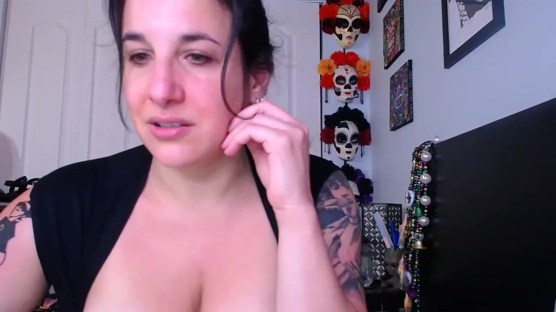 Gallery image thumbnail from abustybabe's myfreecams stream on, 06/15/2023, 22:03 image 19 of 20
