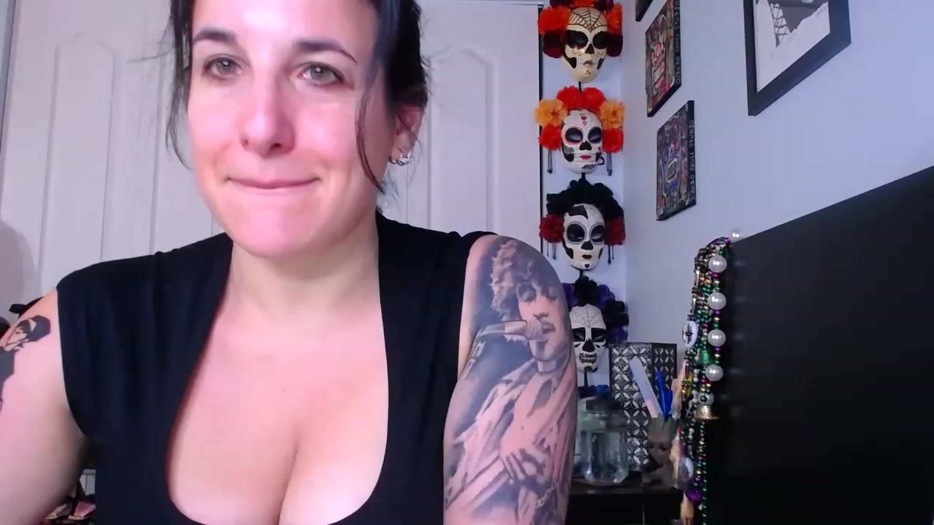 Gallery image thumbnail from abustybabe's myfreecams stream on, 06/15/2023, 22:03 image 17 of 20