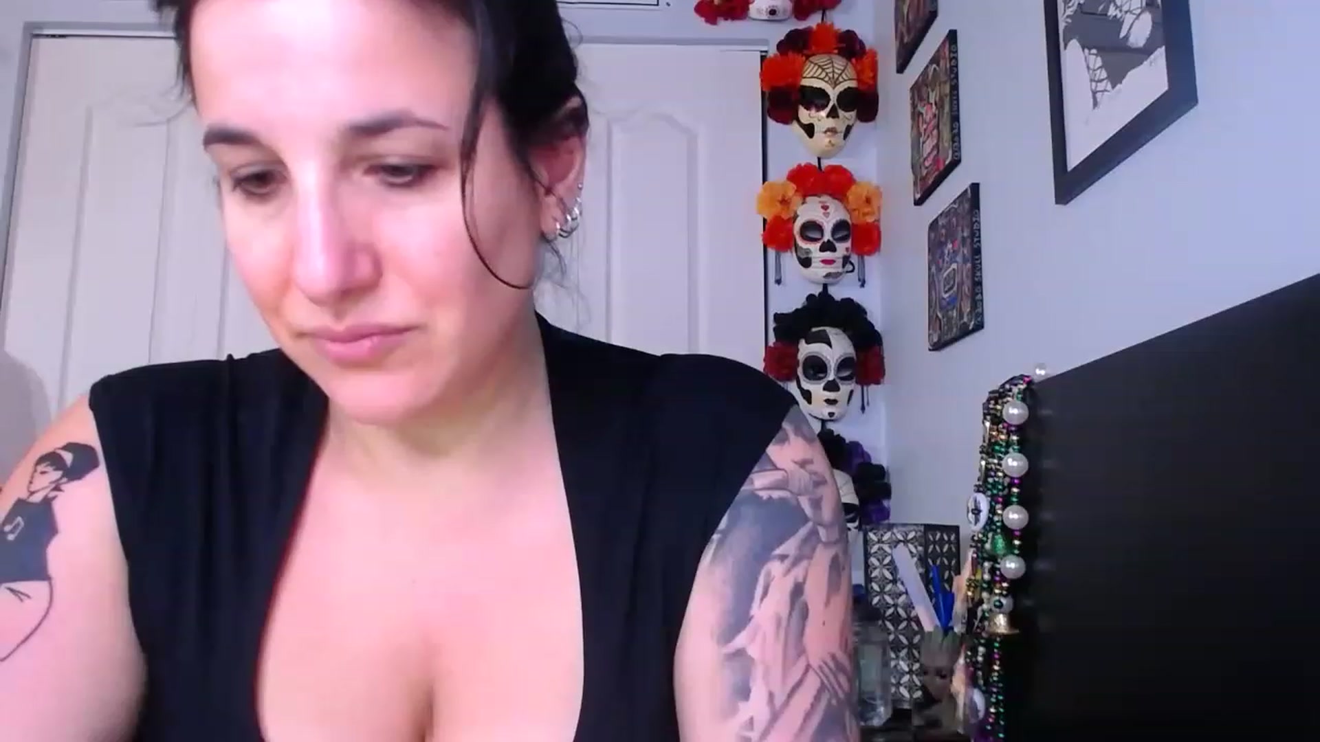 Gallery image thumbnail from abustybabe's myfreecams stream on, 06/15/2023, 22:03 image 16 of 20