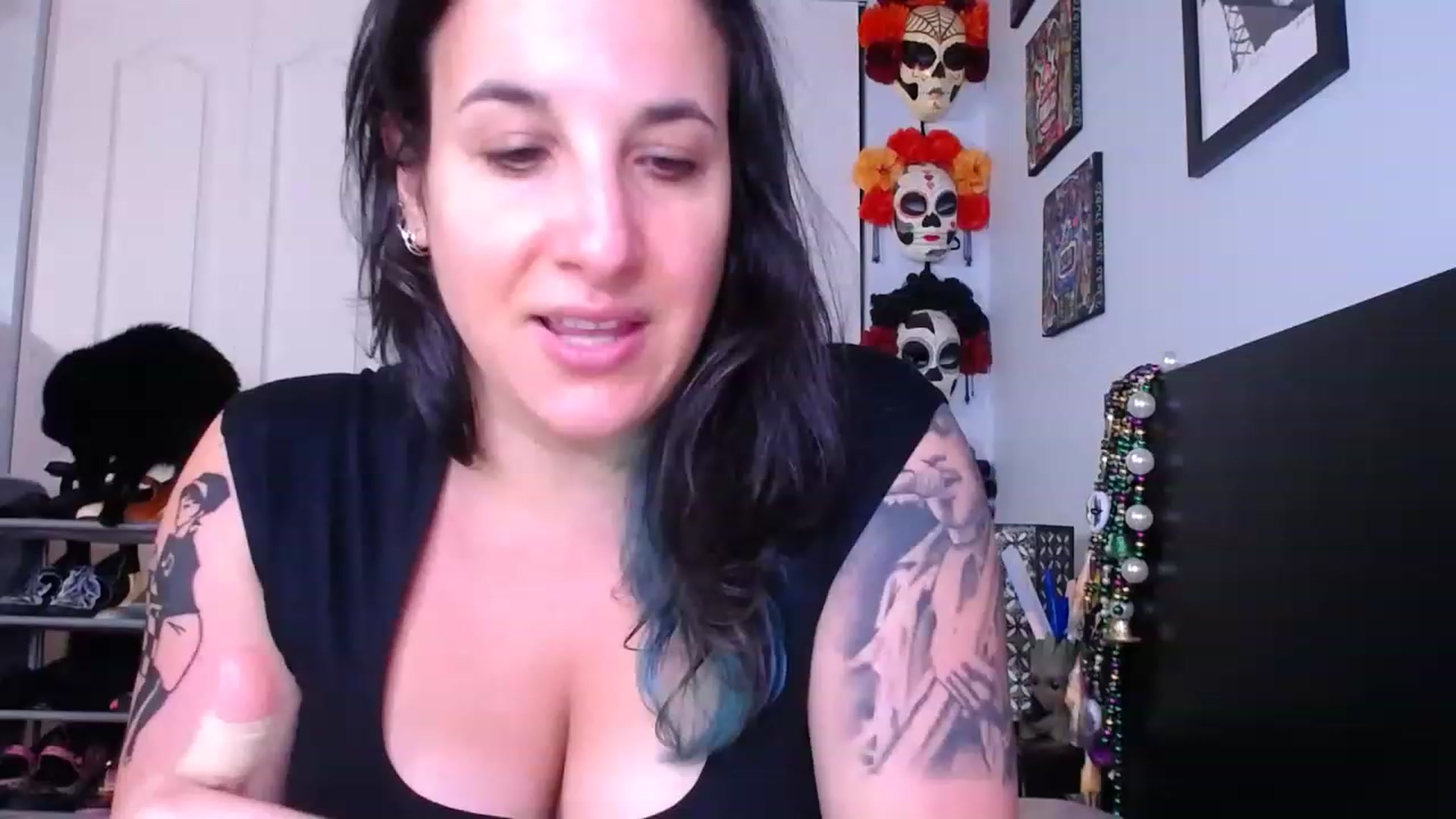 Gallery image thumbnail from abustybabe's myfreecams stream on, 06/15/2023, 22:03 image 7 of 20