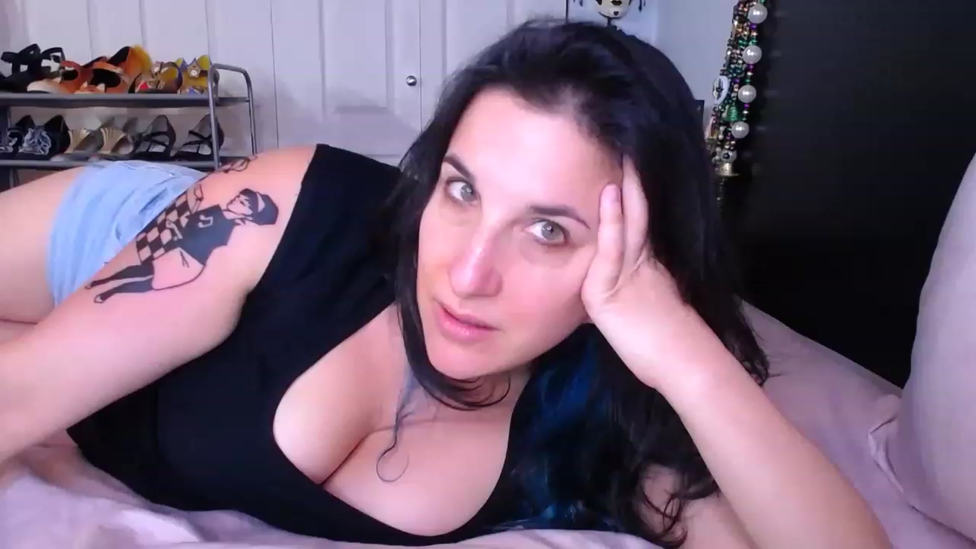Gallery image thumbnail from abustybabe's myfreecams stream on, 06/15/2023, 22:03 image 6 of 20