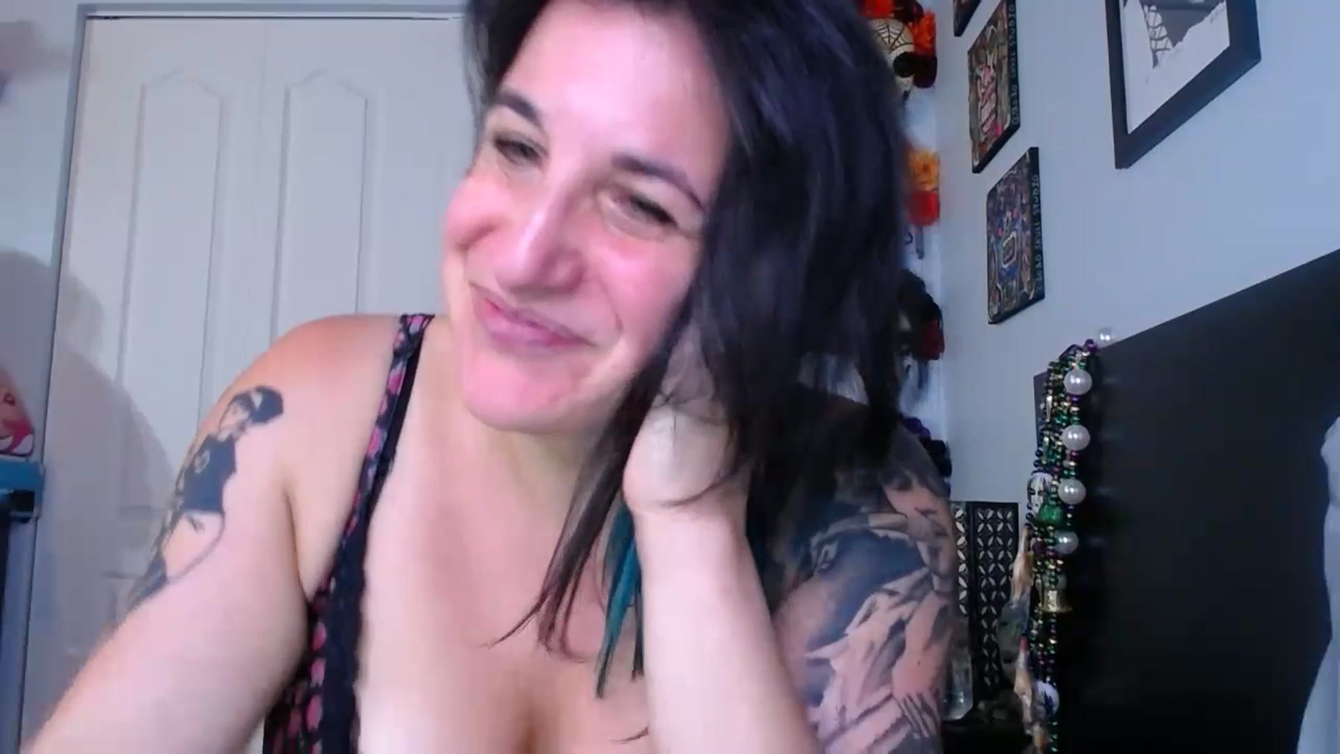 Gallery image thumbnail from abustybabe's myfreecams stream on, 07/17/2023, 22:15 image 1 of 20