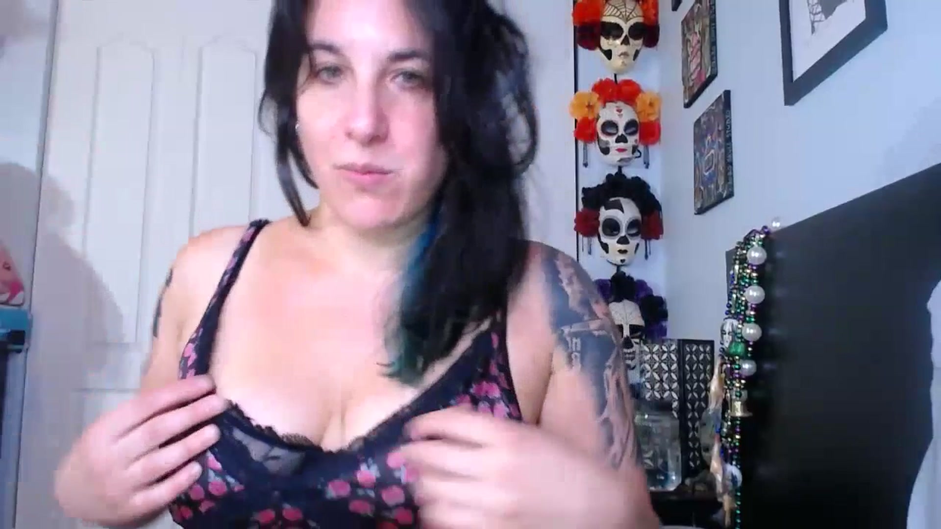 Gallery image thumbnail from abustybabe's myfreecams stream on, 07/17/2023, 22:15 image 6 of 20