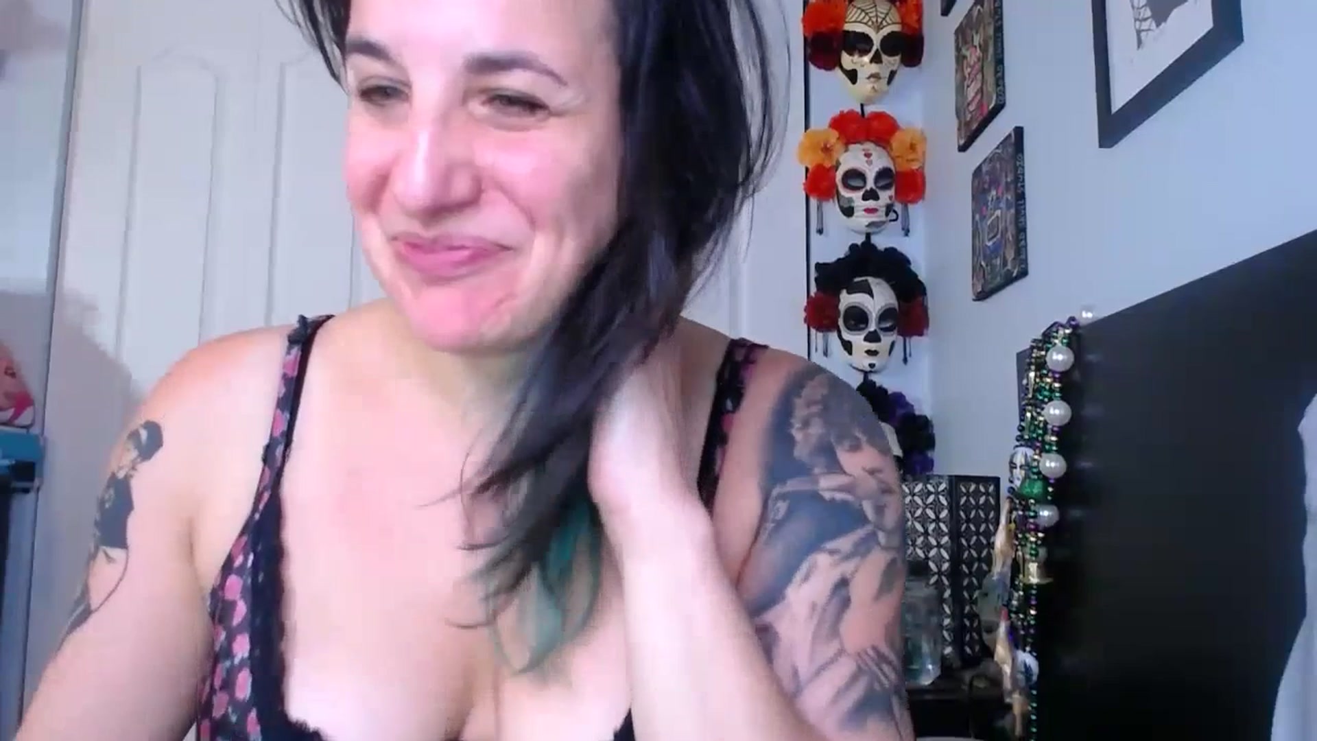 Gallery image thumbnail from abustybabe's myfreecams stream on, 07/17/2023, 22:15 image 7 of 20