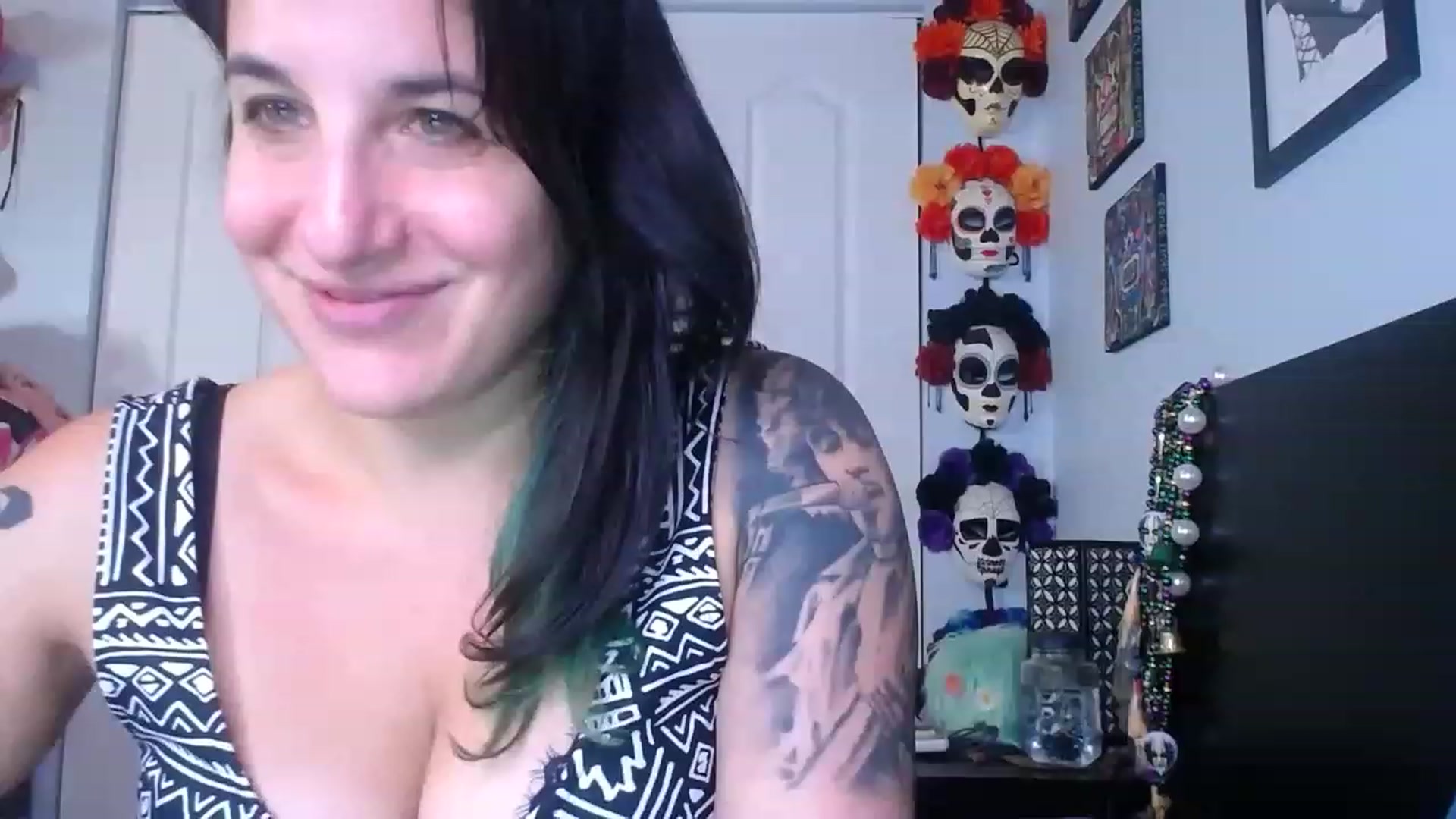 Gallery image thumbnail from abustybabe's myfreecams stream on, 08/15/2023, 21:18 image 6 of 20
