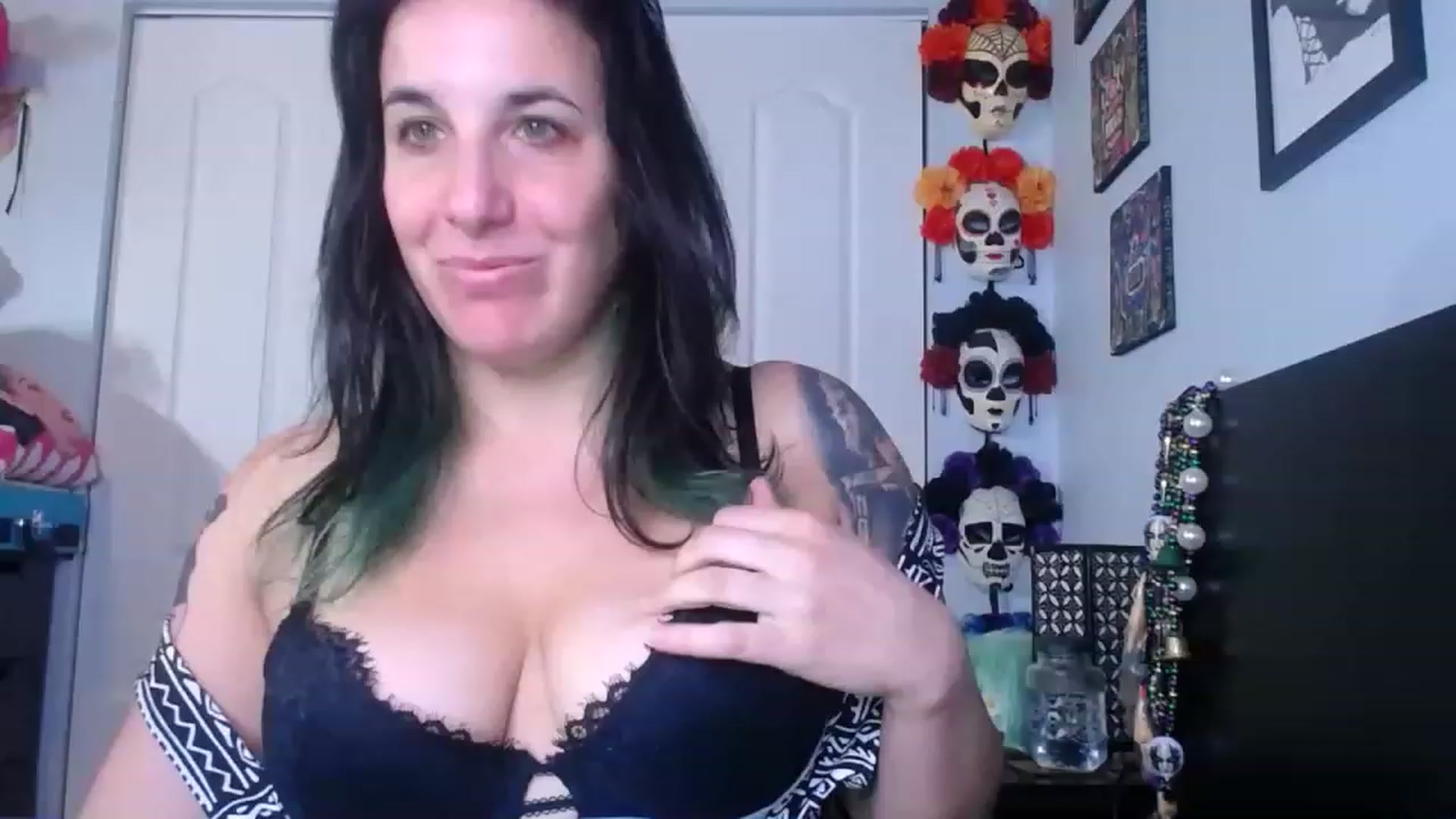Gallery image thumbnail from abustybabe's myfreecams stream on, 08/15/2023, 21:18 image 10 of 20