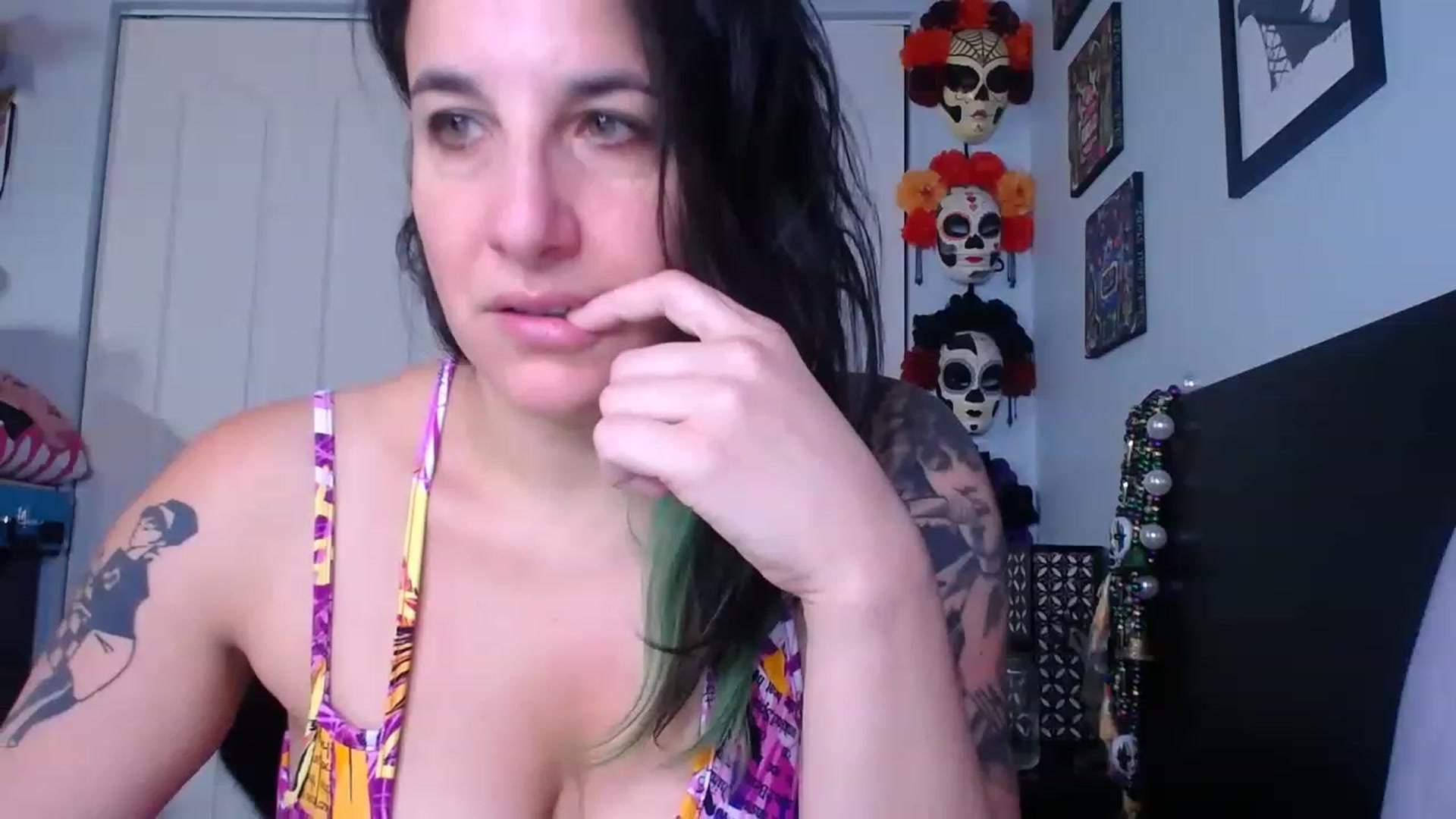 Gallery image thumbnail from abustybabe's myfreecams stream on, 08/22/2023, 16:40 image 4 of 20
