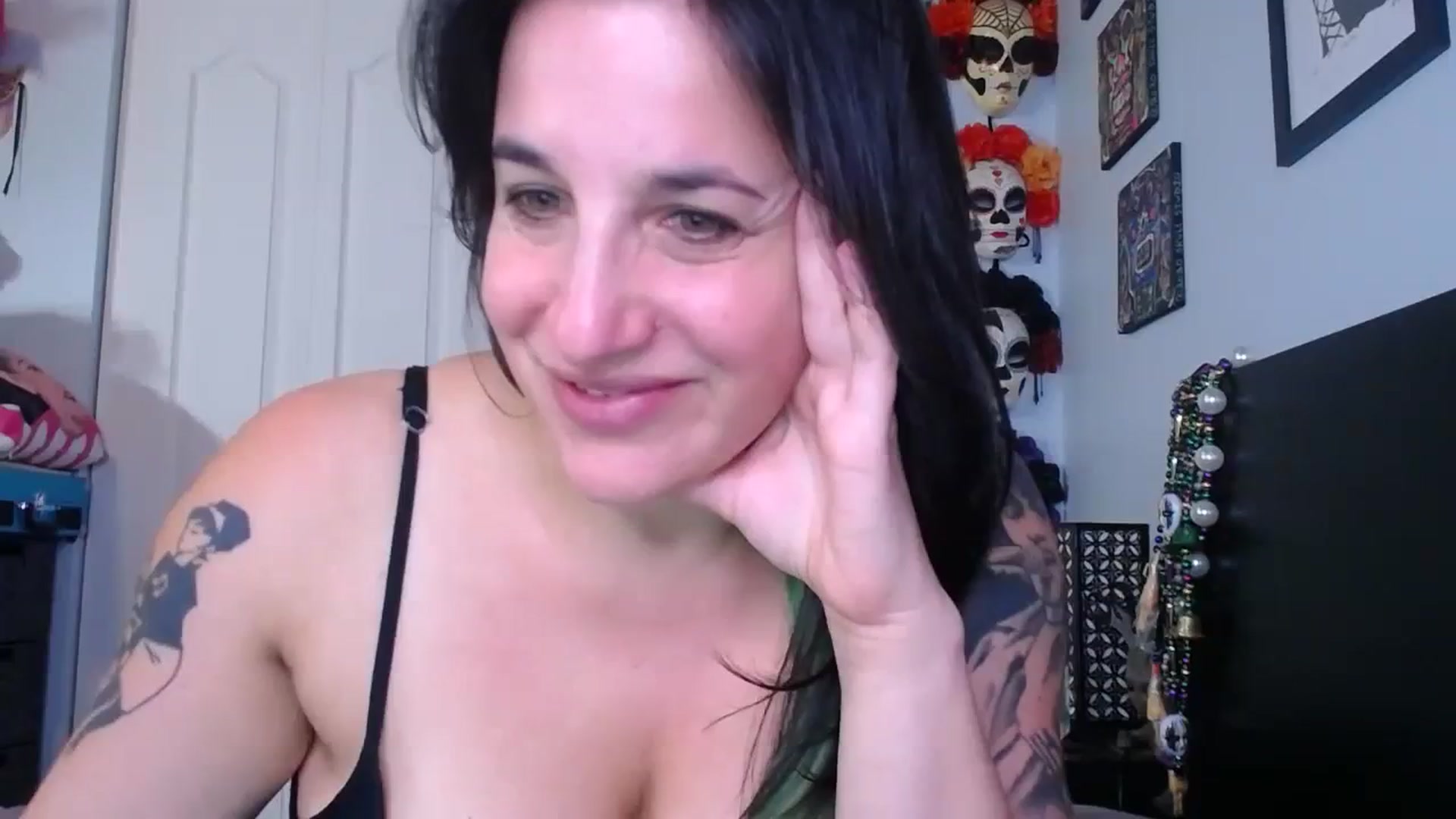Gallery image thumbnail from abustybabe's myfreecams stream on, 08/23/2023, 21:34 image 1 of 20