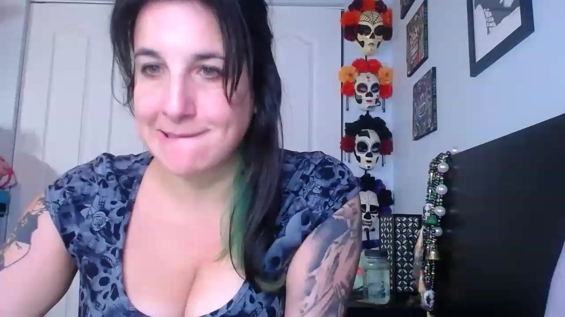 Gallery image thumbnail from abustybabe's myfreecams stream on, 08/24/2023, 19:08 image 9 of 20