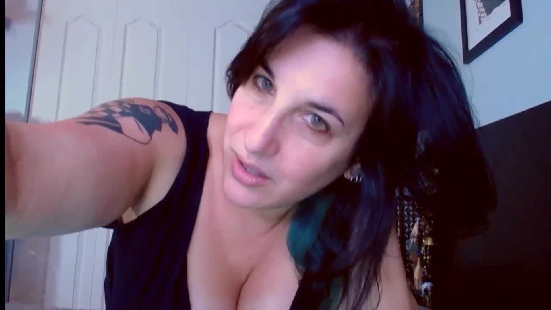 Gallery image thumbnail from abustybabe's myfreecams stream on, 09/19/2023, 20:50 image 10 of 20