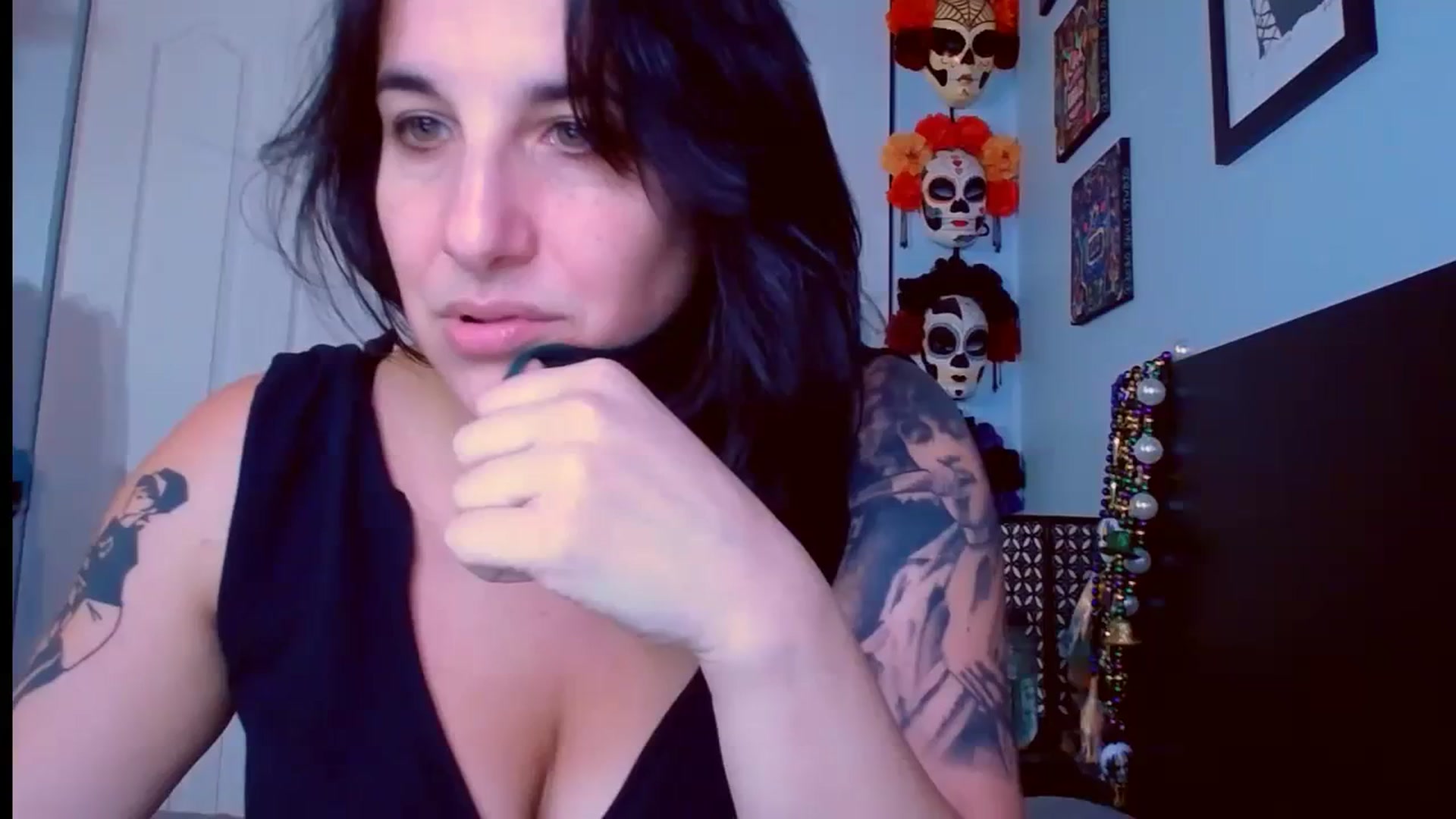Gallery image thumbnail from abustybabe's myfreecams stream on, 09/19/2023, 20:50 image 18 of 20