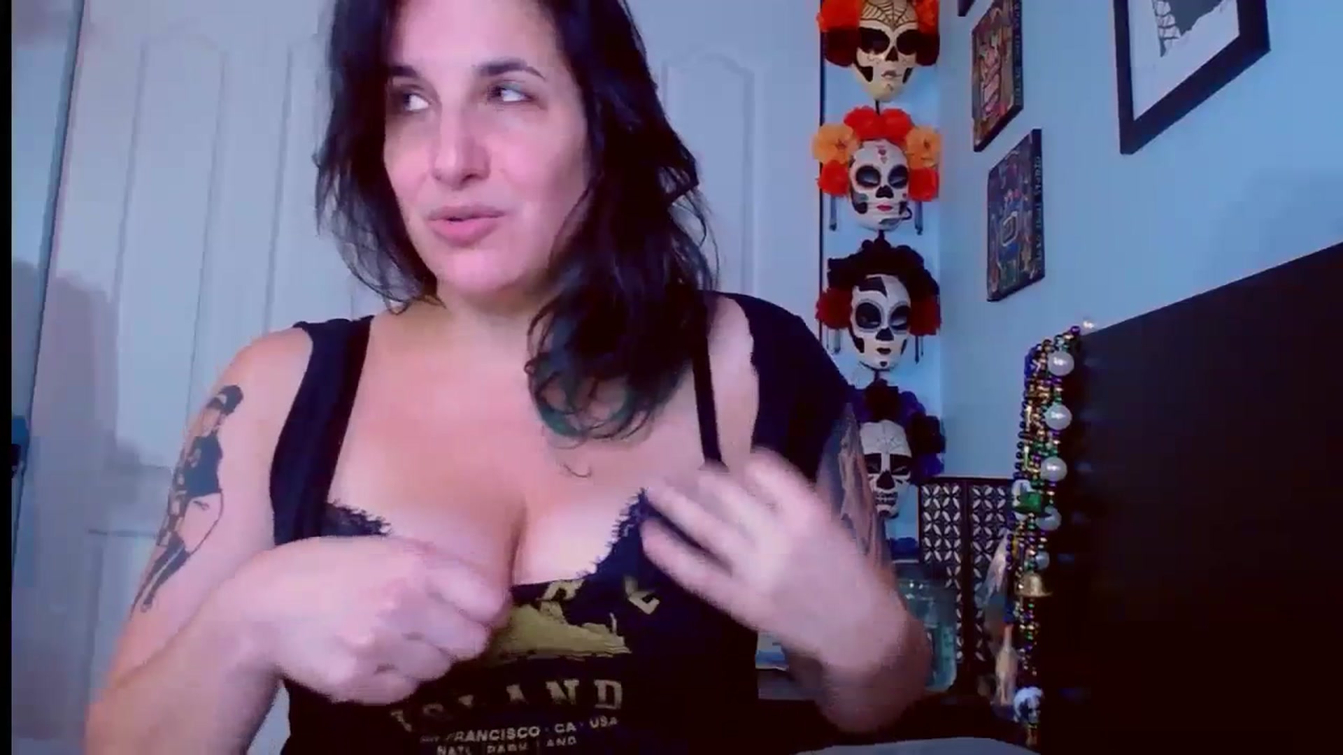Gallery image thumbnail from abustybabe's myfreecams stream on, 09/19/2023, 20:50 image 17 of 20