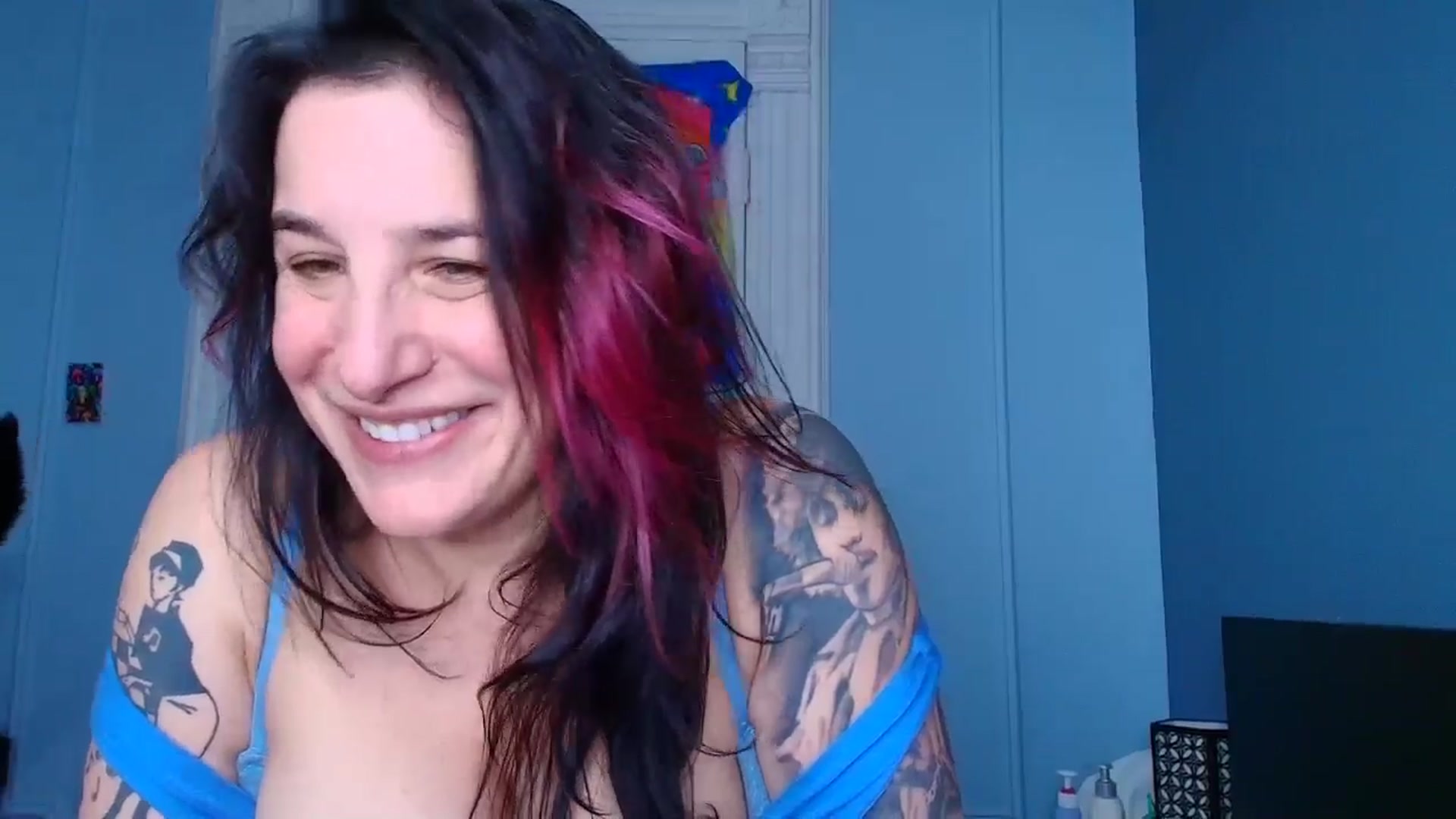 Gallery image thumbnail from abustybabe's myfreecams stream on, 03/06/2026, 22:46 image 9 of 20