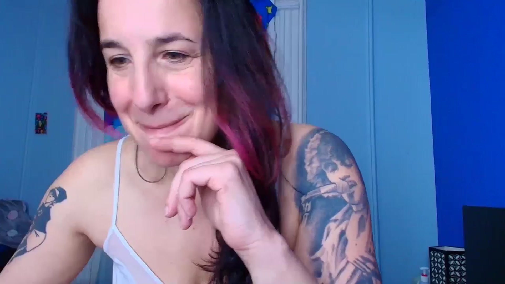 Gallery image thumbnail from abustybabe's myfreecams stream on, 04/17/2026, 21:23 image 10 of 20