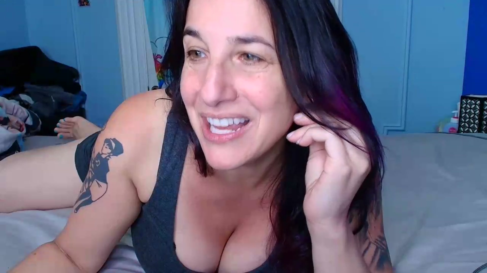 Gallery image thumbnail from abustybabe's myfreecams stream on, 06/15/2026, 21:40 image 12 of 20