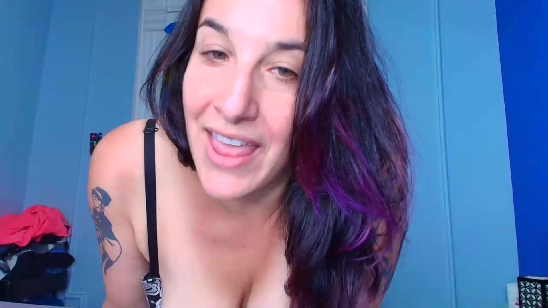 Gallery image thumbnail from abustybabe's myfreecams stream on, 06/29/2026, 21:37 image 9 of 20