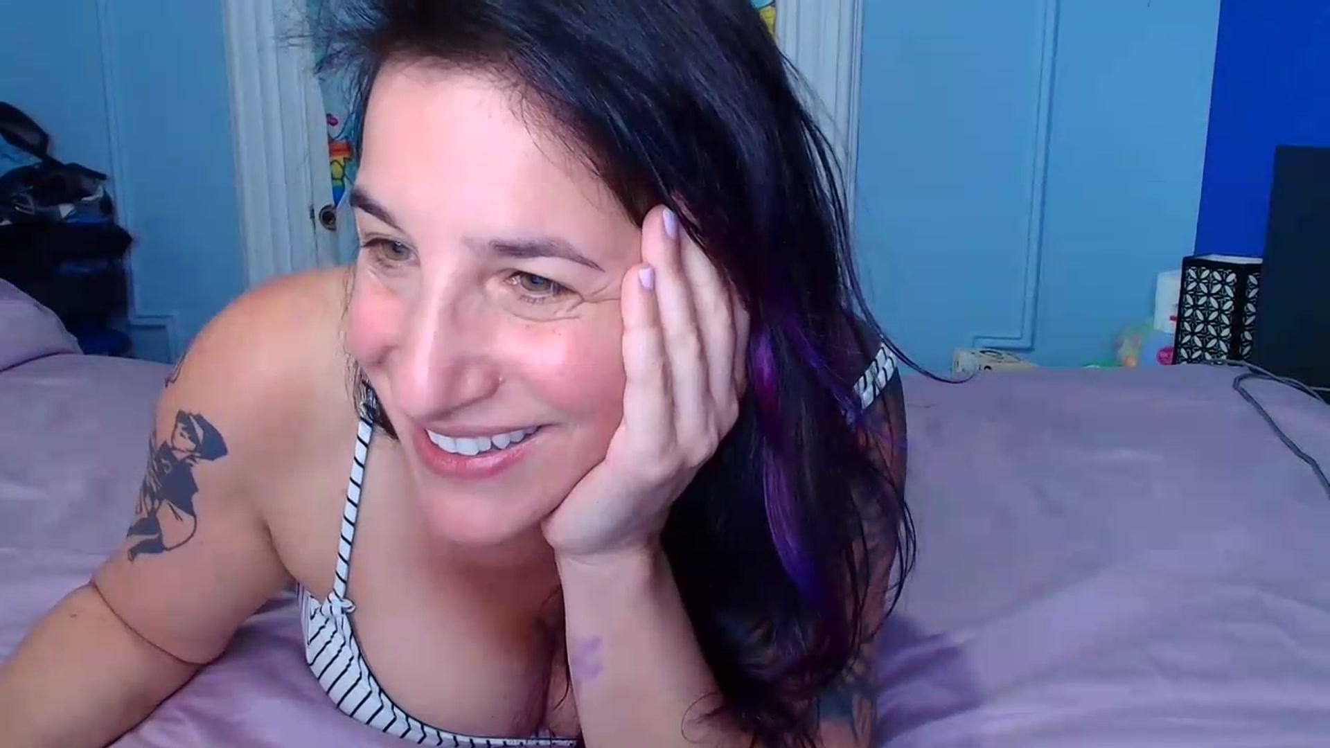 Gallery image thumbnail from abustybabe's myfreecams stream on, 07/01/2026, 21:31 image 8 of 20