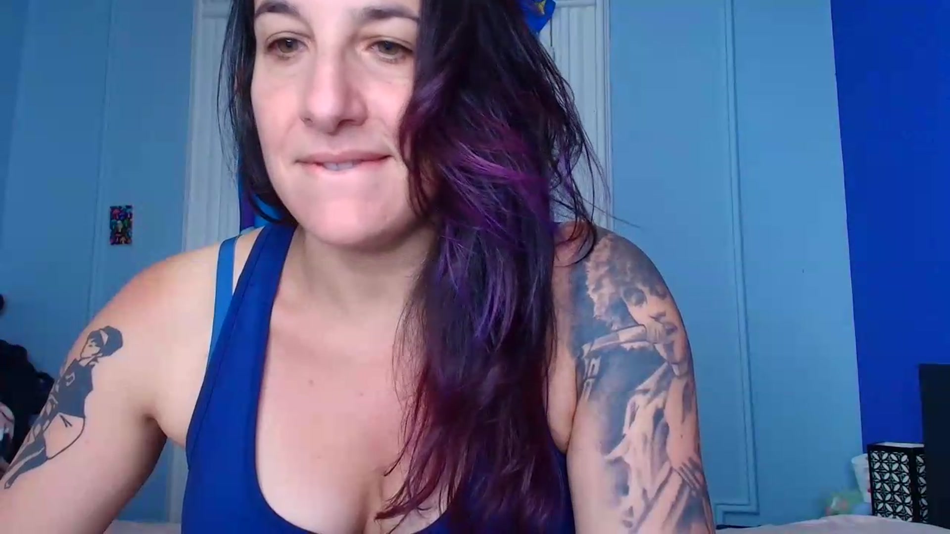 Gallery image thumbnail from abustybabe's myfreecams stream on, 07/06/2026, 21:51 image 7 of 20