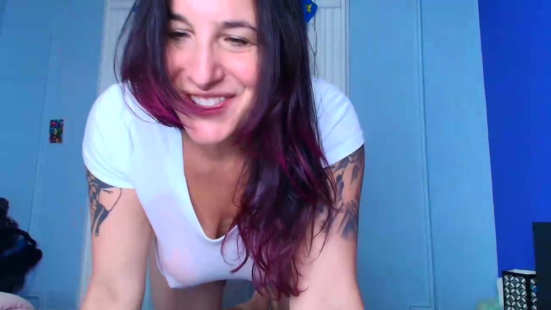 Gallery image thumbnail from abustybabe's myfreecams stream on, 08/05/2026, 21:23 image 15 of 20