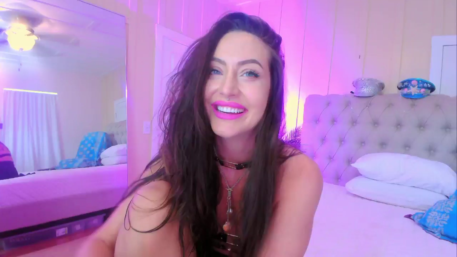 Gallery image thumbnail from ada_lovelace's myfreecams stream on, 05/21/2024, 24:03 image 3 of 20