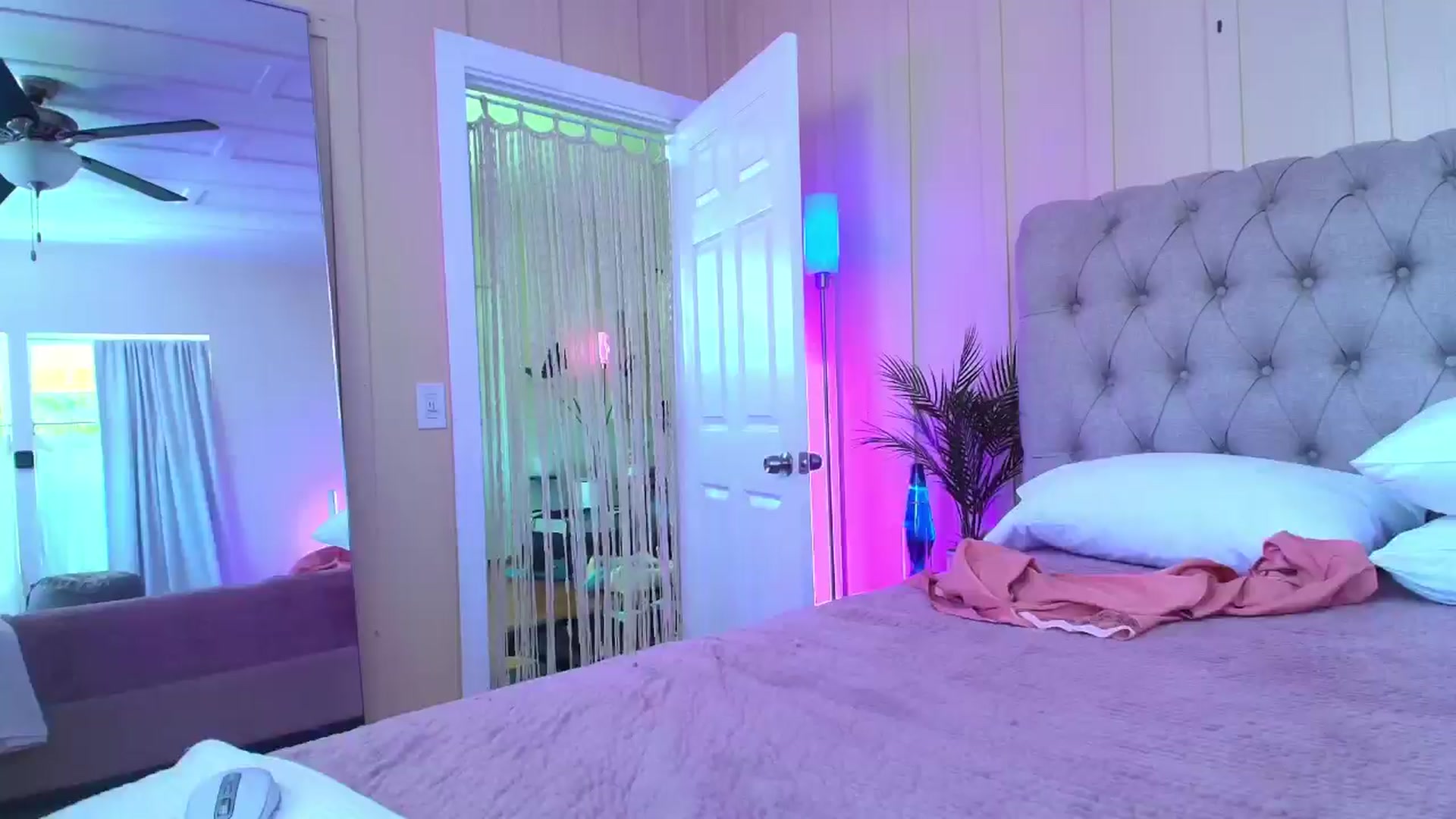 Gallery image thumbnail from ada_lovelace's myfreecams stream on, 06/19/2024, 23:17 image 17 of 20
