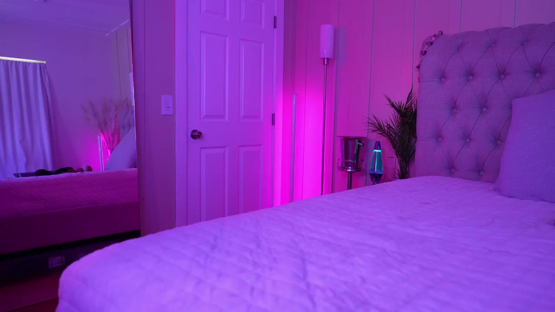 Gallery image thumbnail from ada_lovelace's myfreecams stream on, 08/18/2024, 01:50 image 8 of 20