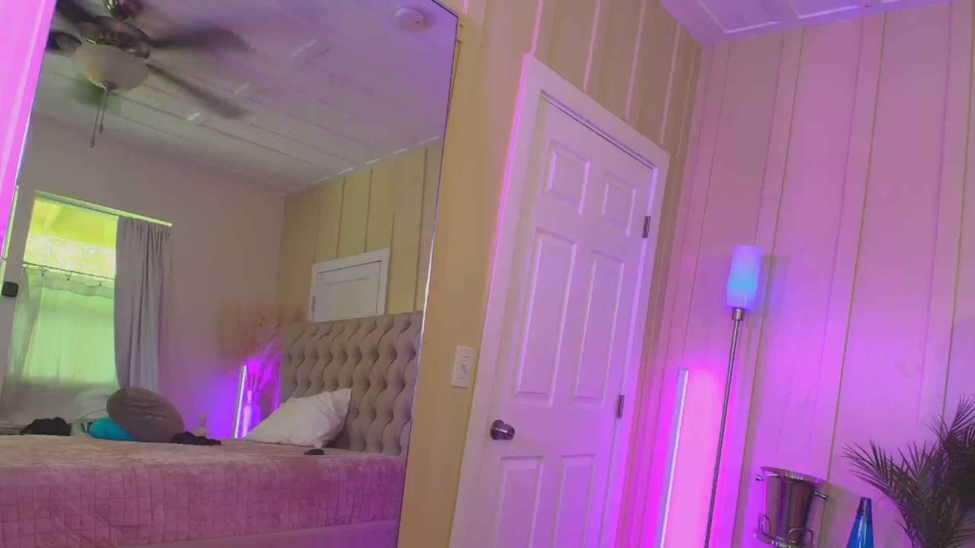 Gallery image thumbnail from ada_lovelace's myfreecams stream on, 12/18/2024, 23:12 image 16 of 20