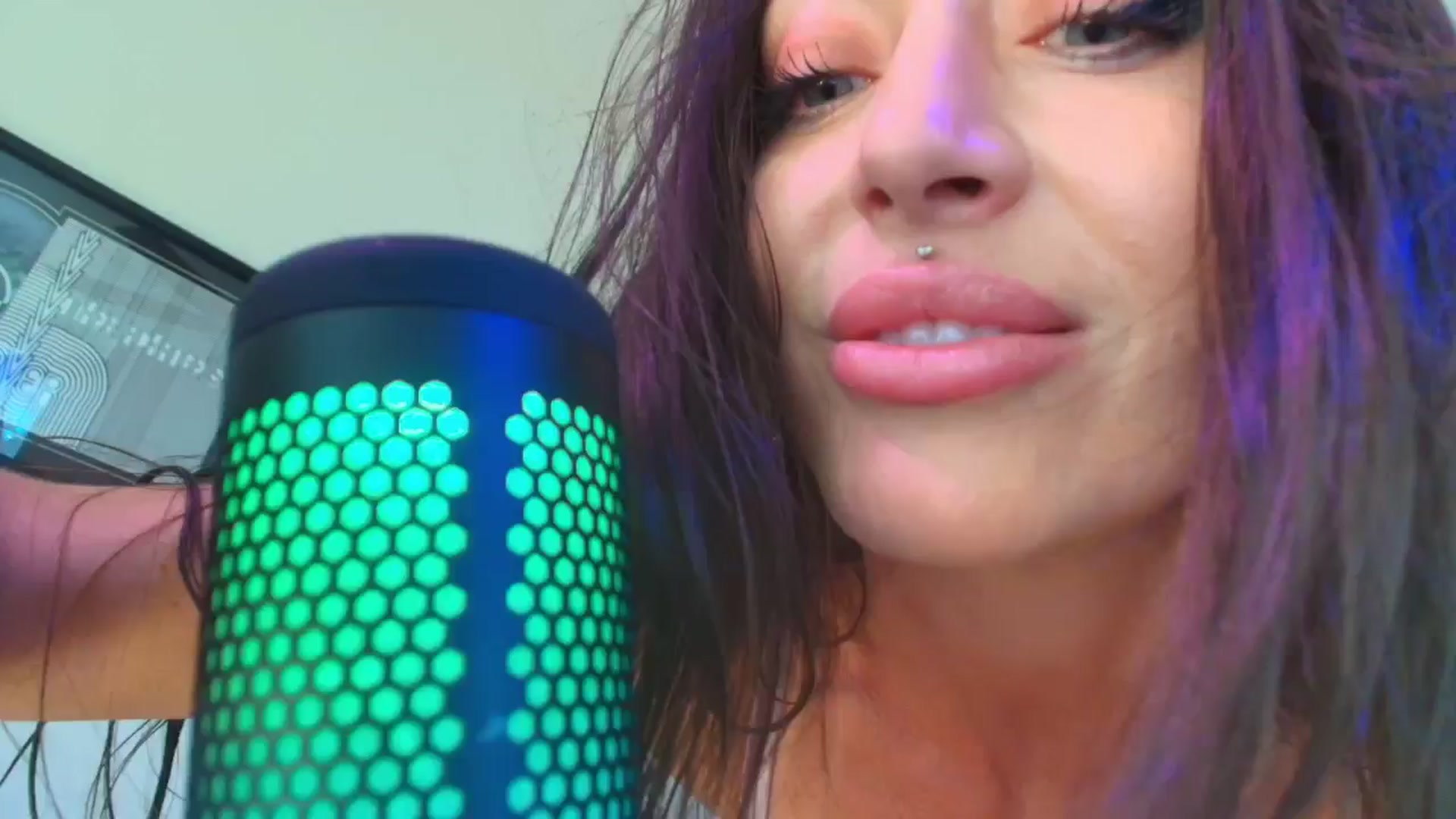 Gallery image thumbnail from ada_lovelace's myfreecams stream on, 03/15/2025, 24:35 image 6 of 20