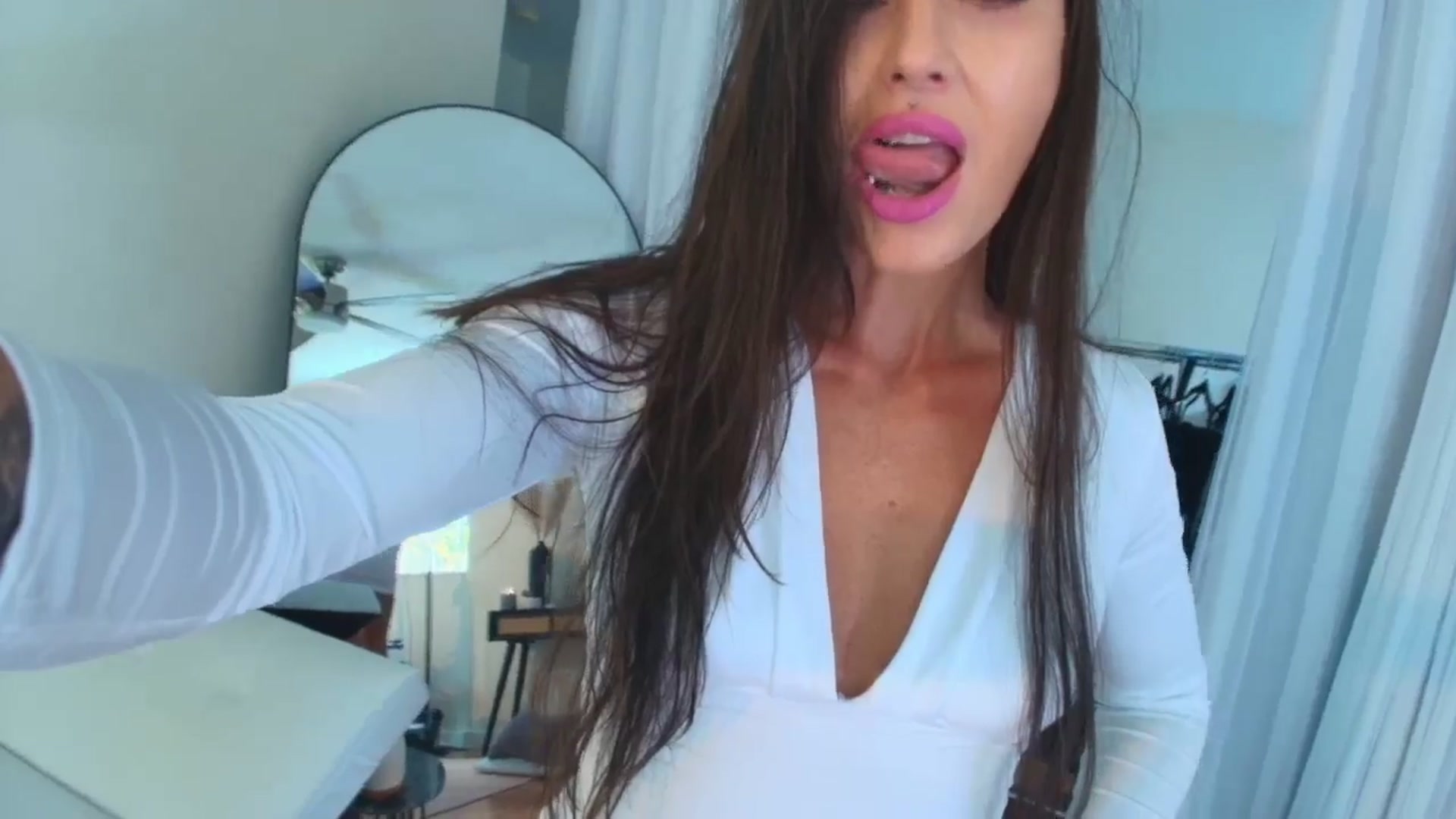 Gallery image thumbnail from ada_lovelace's myfreecams stream on, 03/29/2025, 24:03 image 6 of 20