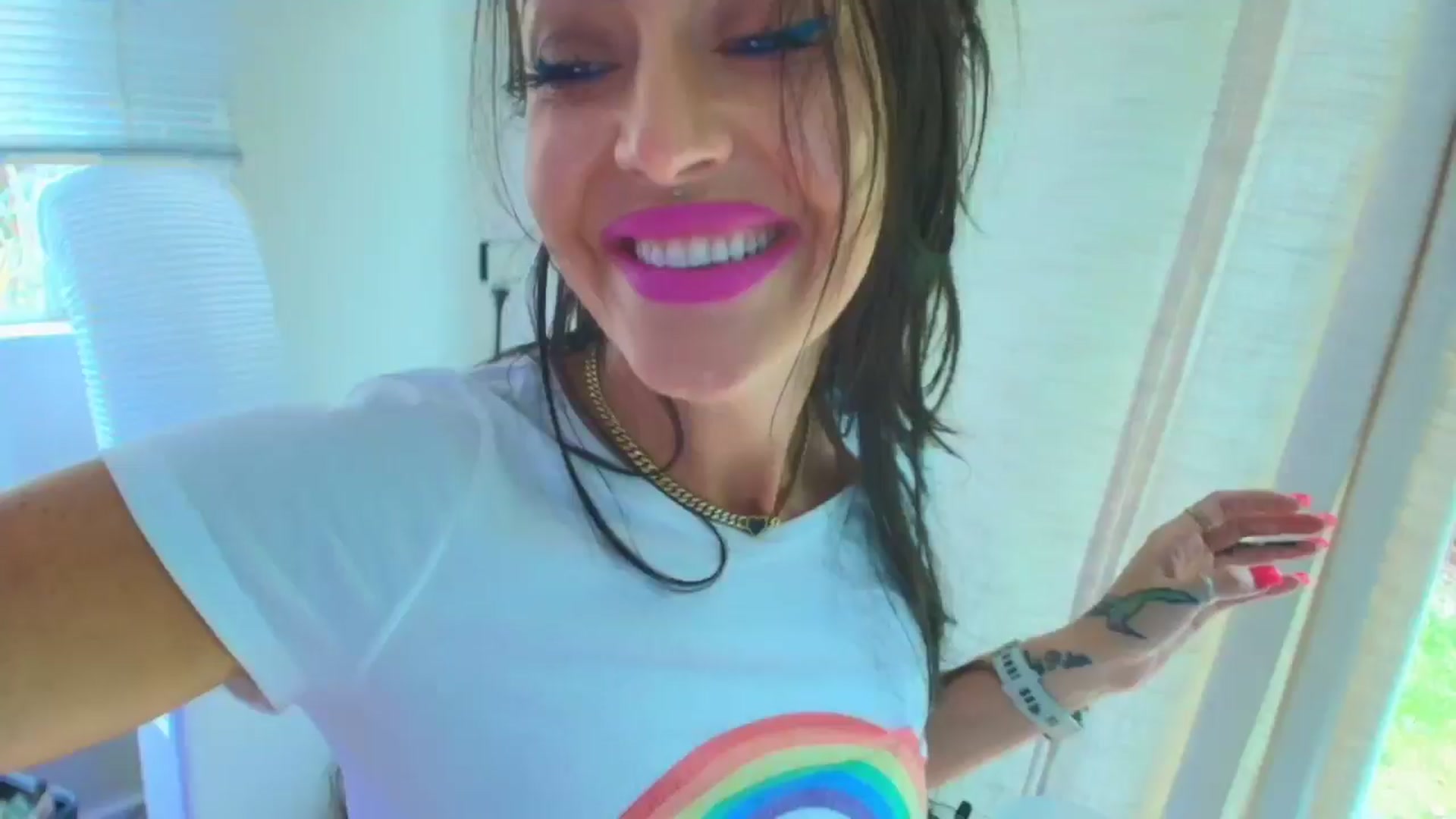 Gallery image thumbnail from ada_lovelace's myfreecams stream on, 04/29/2025, 24:03 image 19 of 20