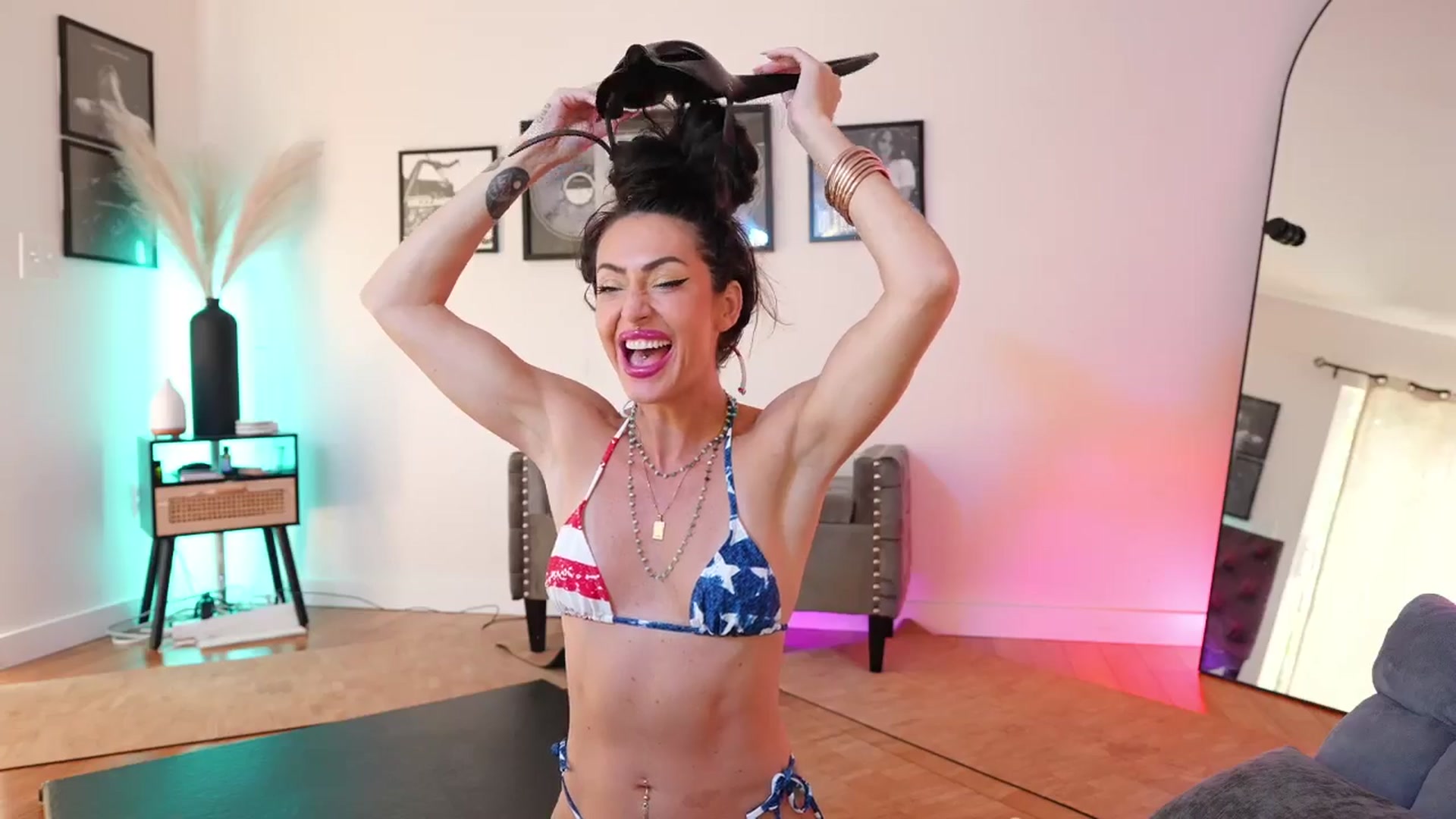Gallery image thumbnail from ada_lovelace's myfreecams stream on, 10/03/2025, 24:03 image 19 of 20