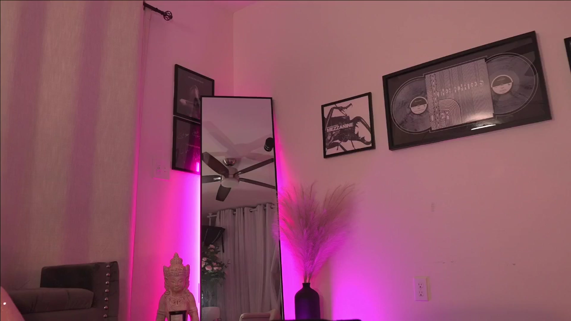 Gallery image thumbnail from ada_lovelace's myfreecams stream on, 01/01/2026, 06:07 image 9 of 20