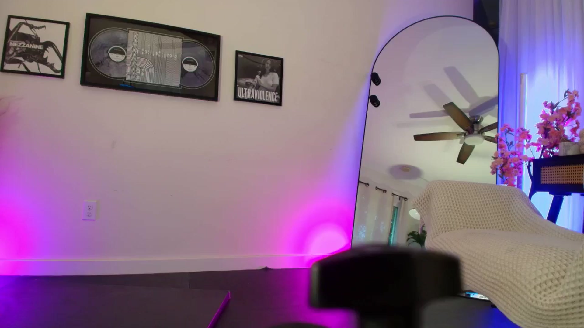 Gallery image thumbnail from ada_lovelace's myfreecams stream on, 03/17/2026, 05:01 image 17 of 20