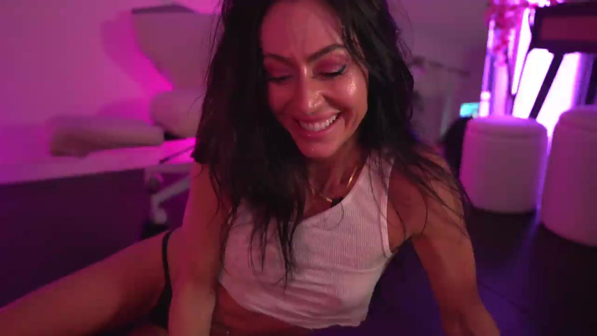 Gallery image thumbnail from ada_lovelace's myfreecams stream on, 04/28/2026, 05:18 image 17 of 20
